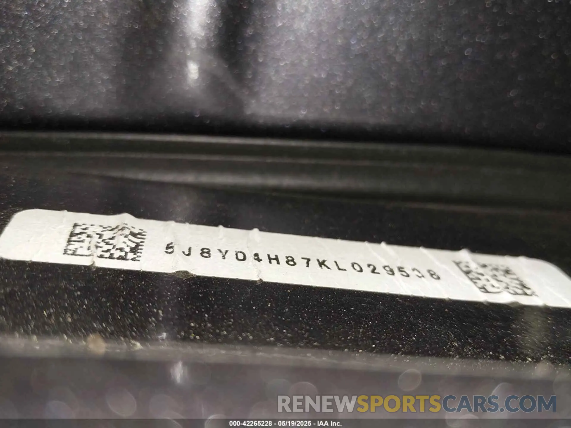 17 Photograph of a damaged car 5J8YD4H87KL029538 ACURA MDX 2019