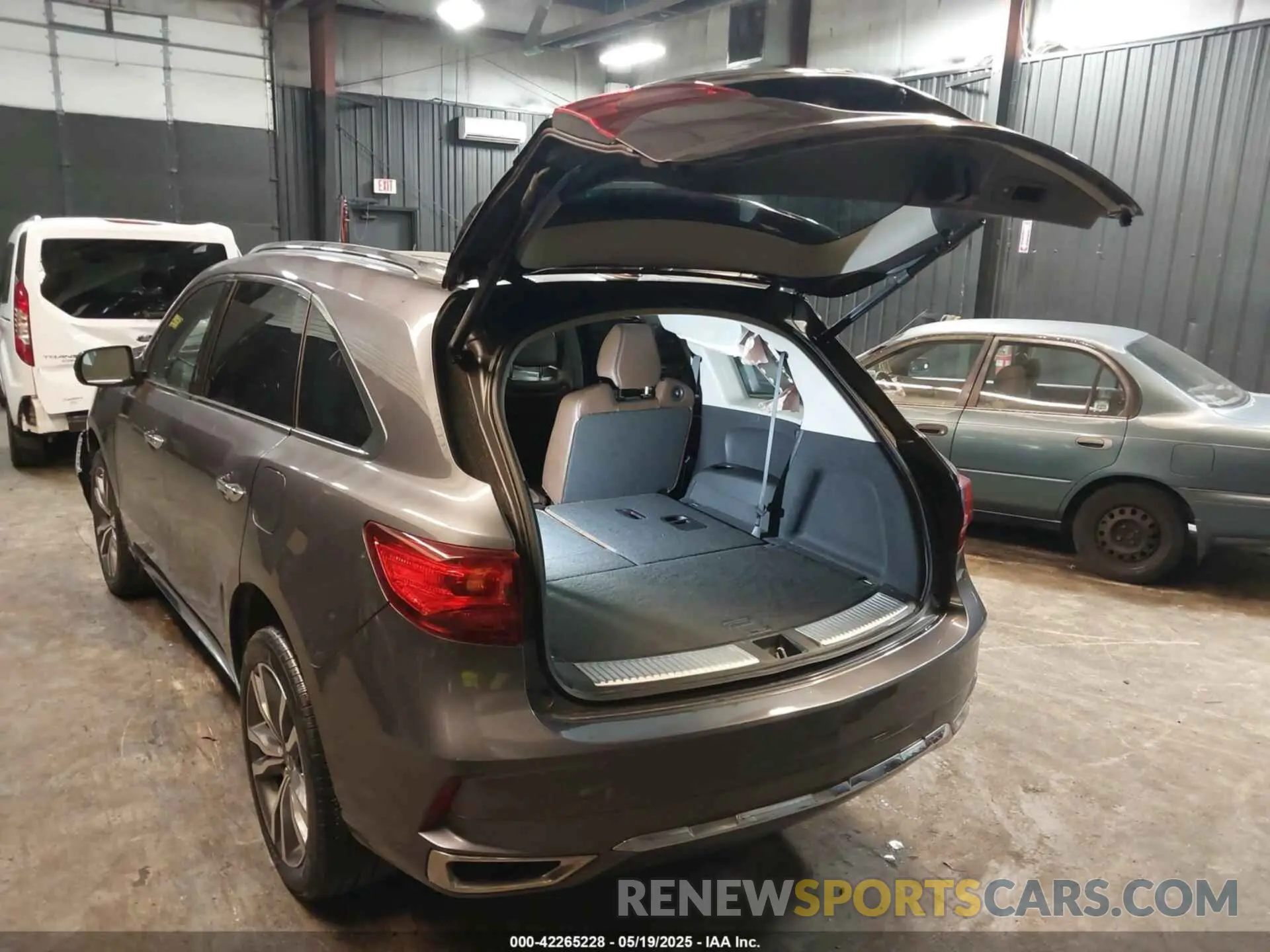 3 Photograph of a damaged car 5J8YD4H87KL029538 ACURA MDX 2019