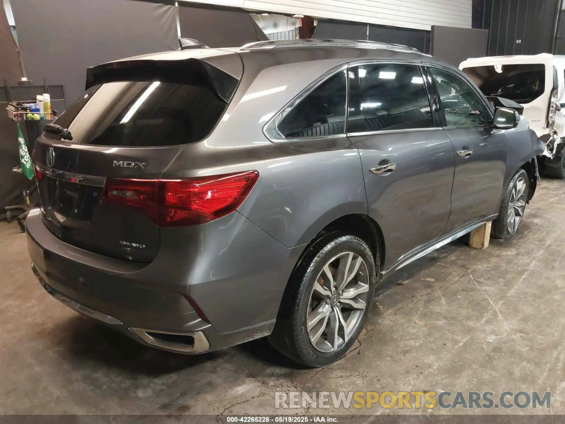 4 Photograph of a damaged car 5J8YD4H87KL029538 ACURA MDX 2019
