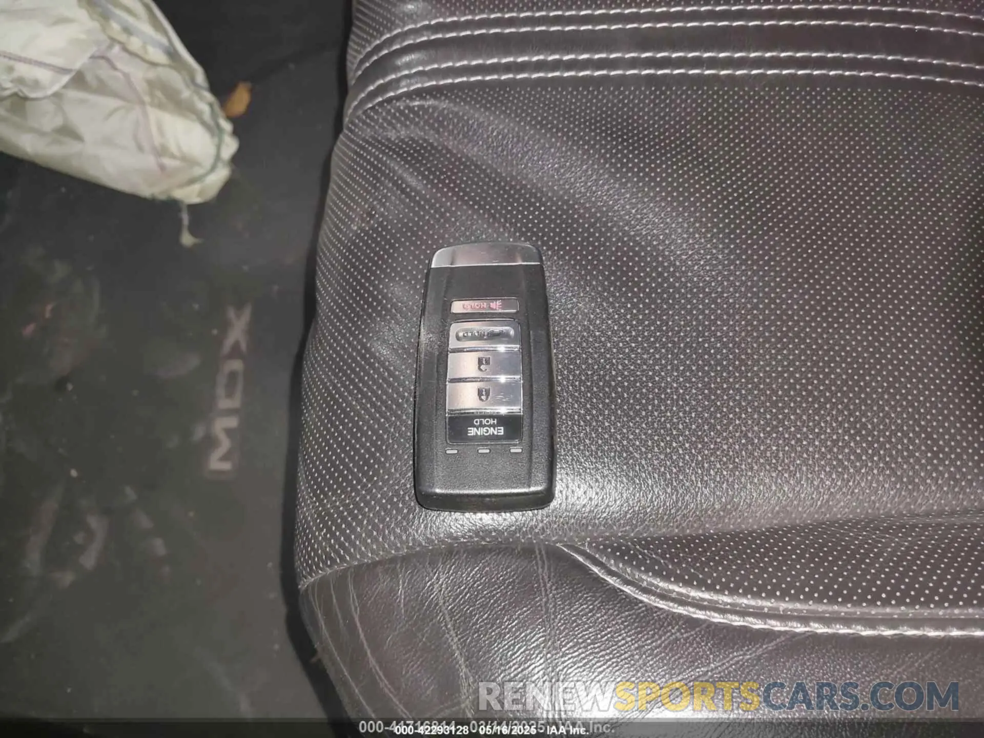 11 Photograph of a damaged car 5J8YD4H89KL015348 ACURA MDX 2019