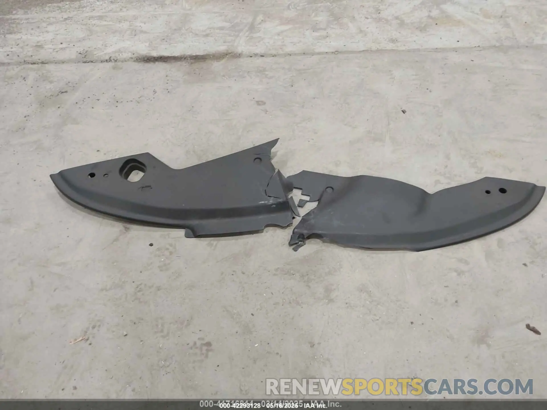 12 Photograph of a damaged car 5J8YD4H89KL015348 ACURA MDX 2019