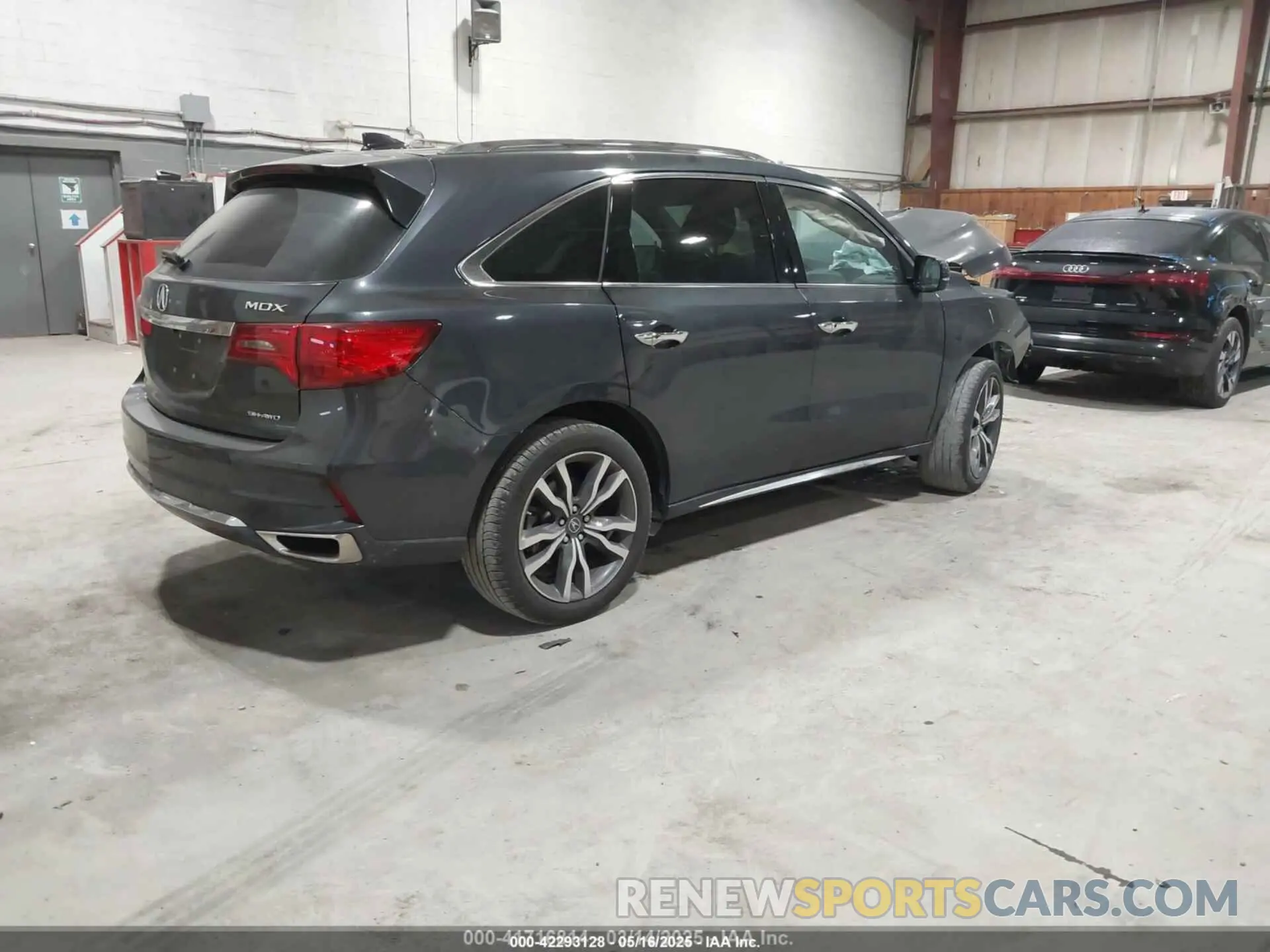 4 Photograph of a damaged car 5J8YD4H89KL015348 ACURA MDX 2019