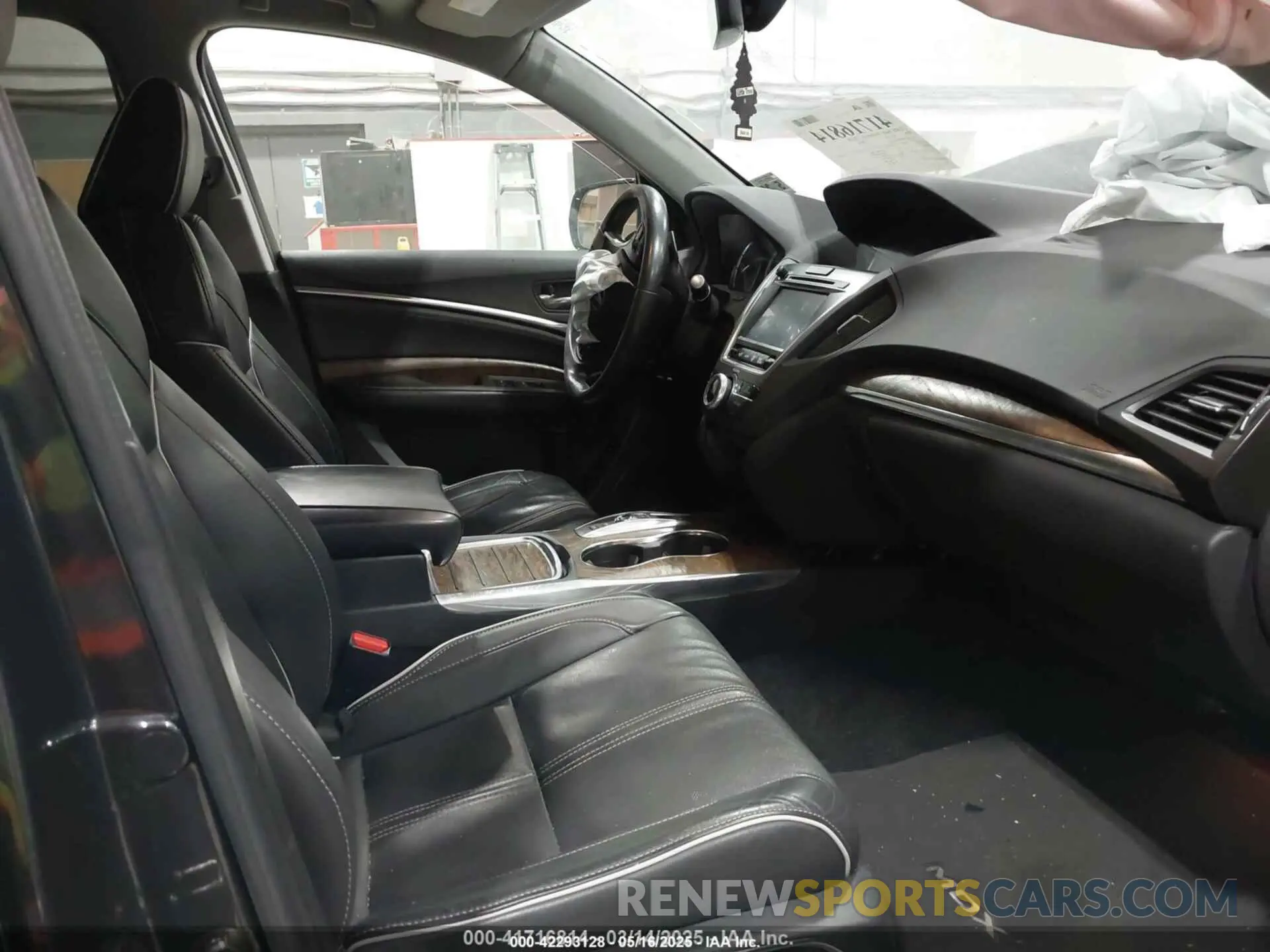5 Photograph of a damaged car 5J8YD4H89KL015348 ACURA MDX 2019