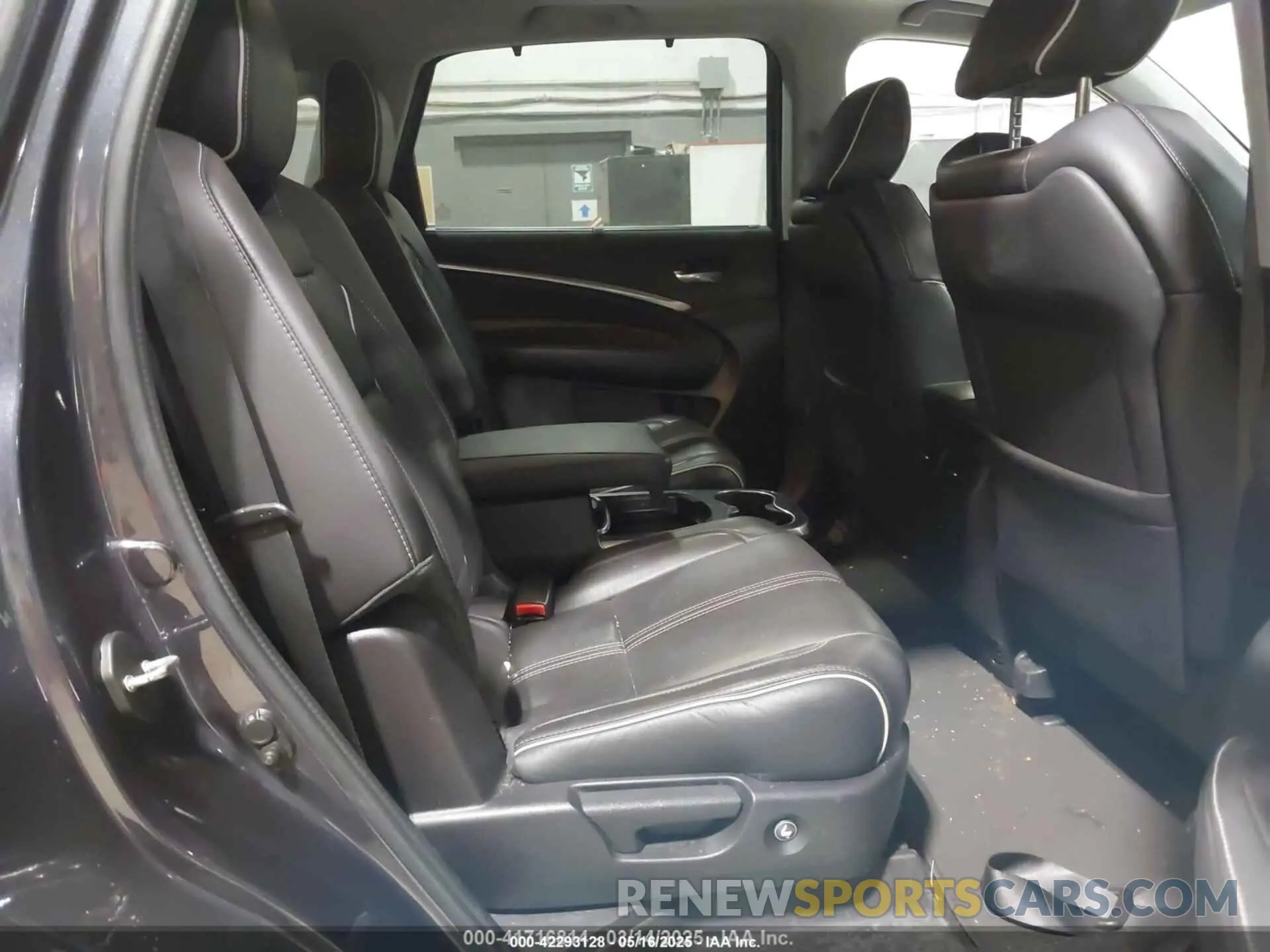 8 Photograph of a damaged car 5J8YD4H89KL015348 ACURA MDX 2019