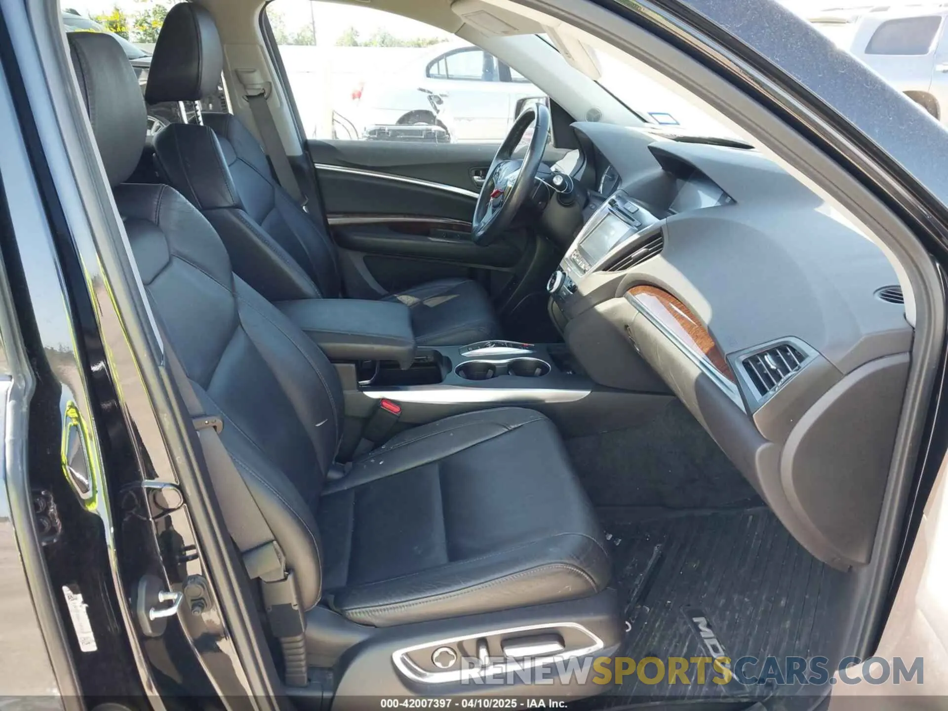 5 Photograph of a damaged car 5J8YD3H30LL002987 ACURA MDX 2020