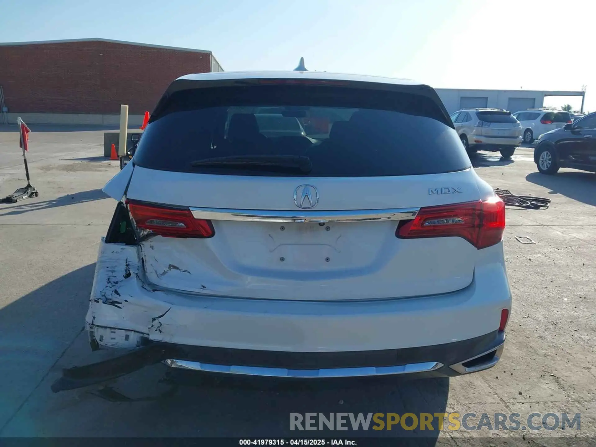 17 Photograph of a damaged car 5J8YD3H30LL009941 ACURA MDX 2020