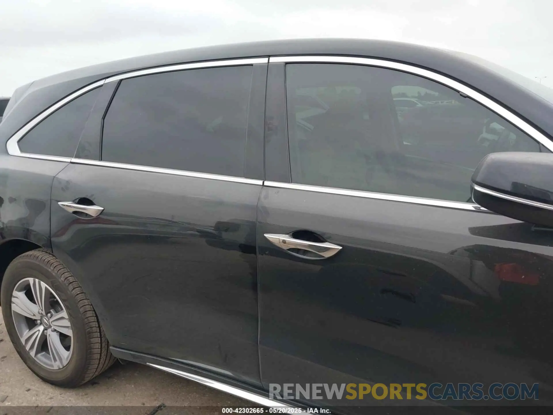 13 Photograph of a damaged car 5J8YD3H33LL007990 ACURA MDX 2020