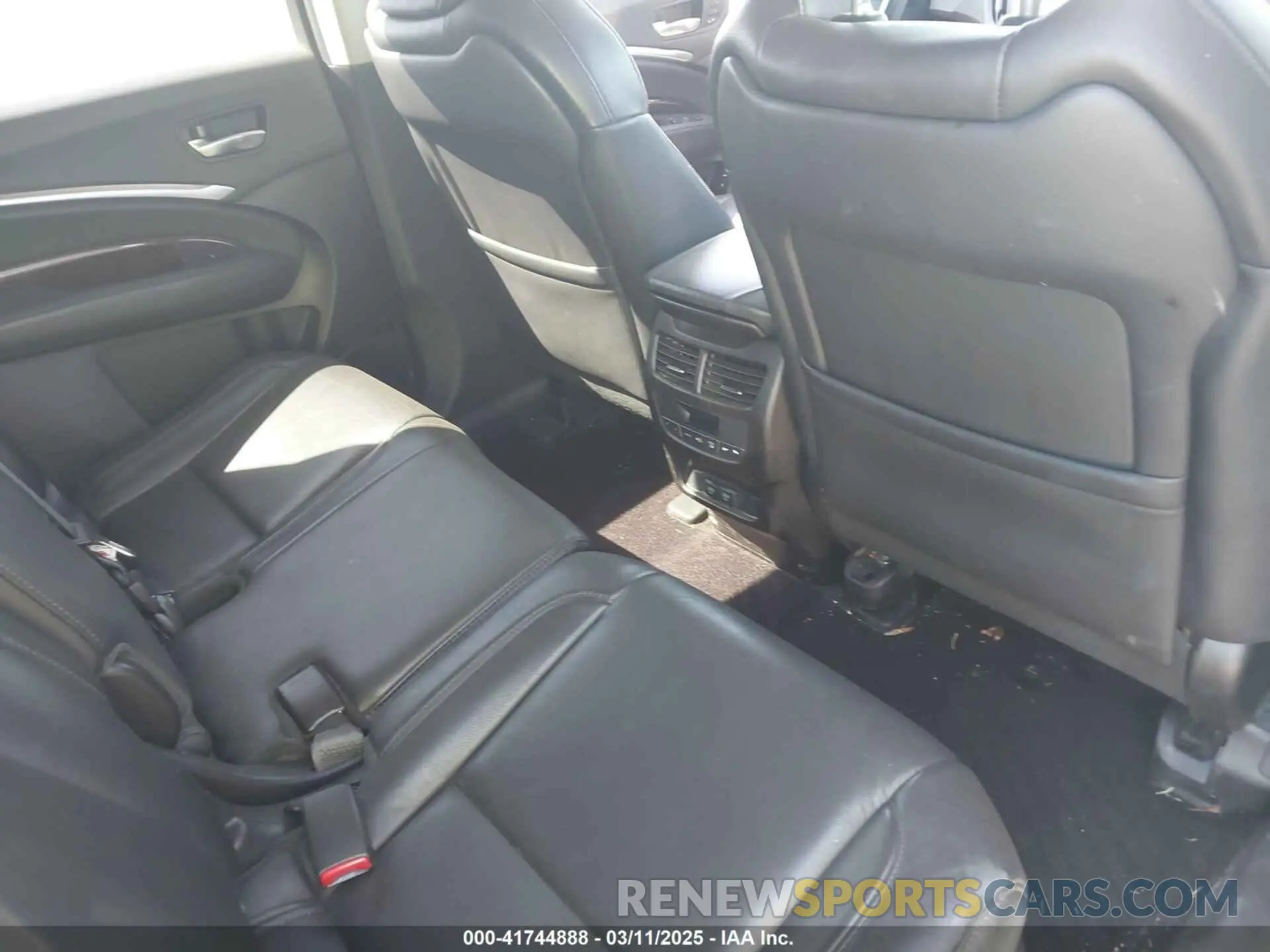8 Photograph of a damaged car 5J8YD3H37LL004154 ACURA MDX 2020