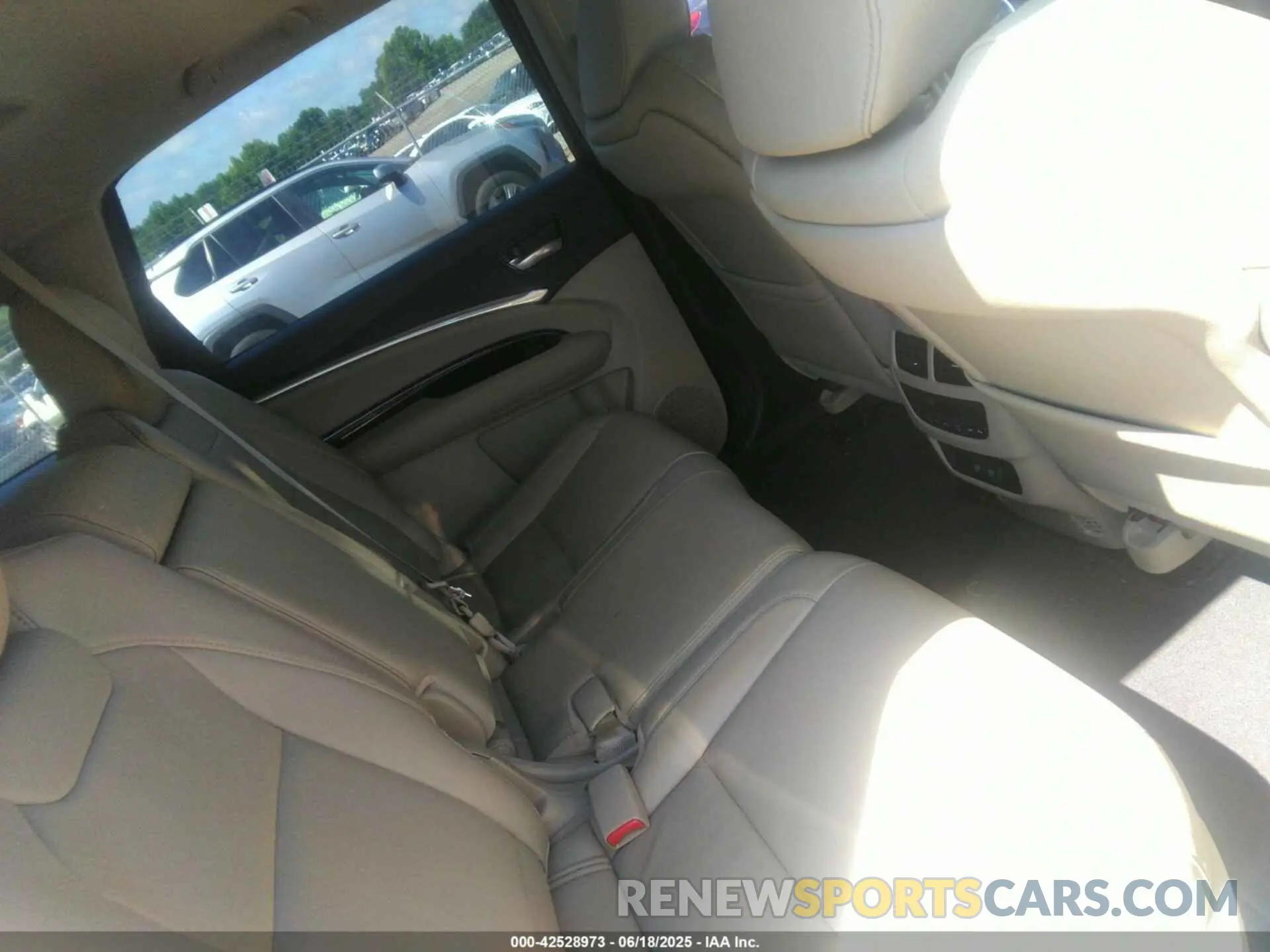8 Photograph of a damaged car 5J8YD3H38LL012747 ACURA MDX 2020