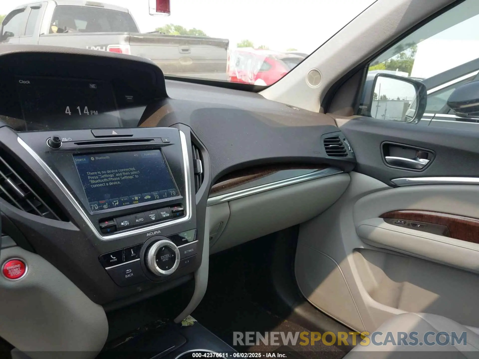 18 Photograph of a damaged car 5J8YD3H39LL016466 ACURA MDX 2020