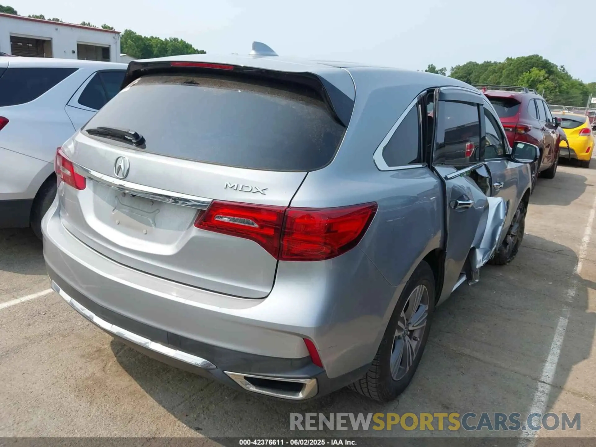 4 Photograph of a damaged car 5J8YD3H39LL016466 ACURA MDX 2020