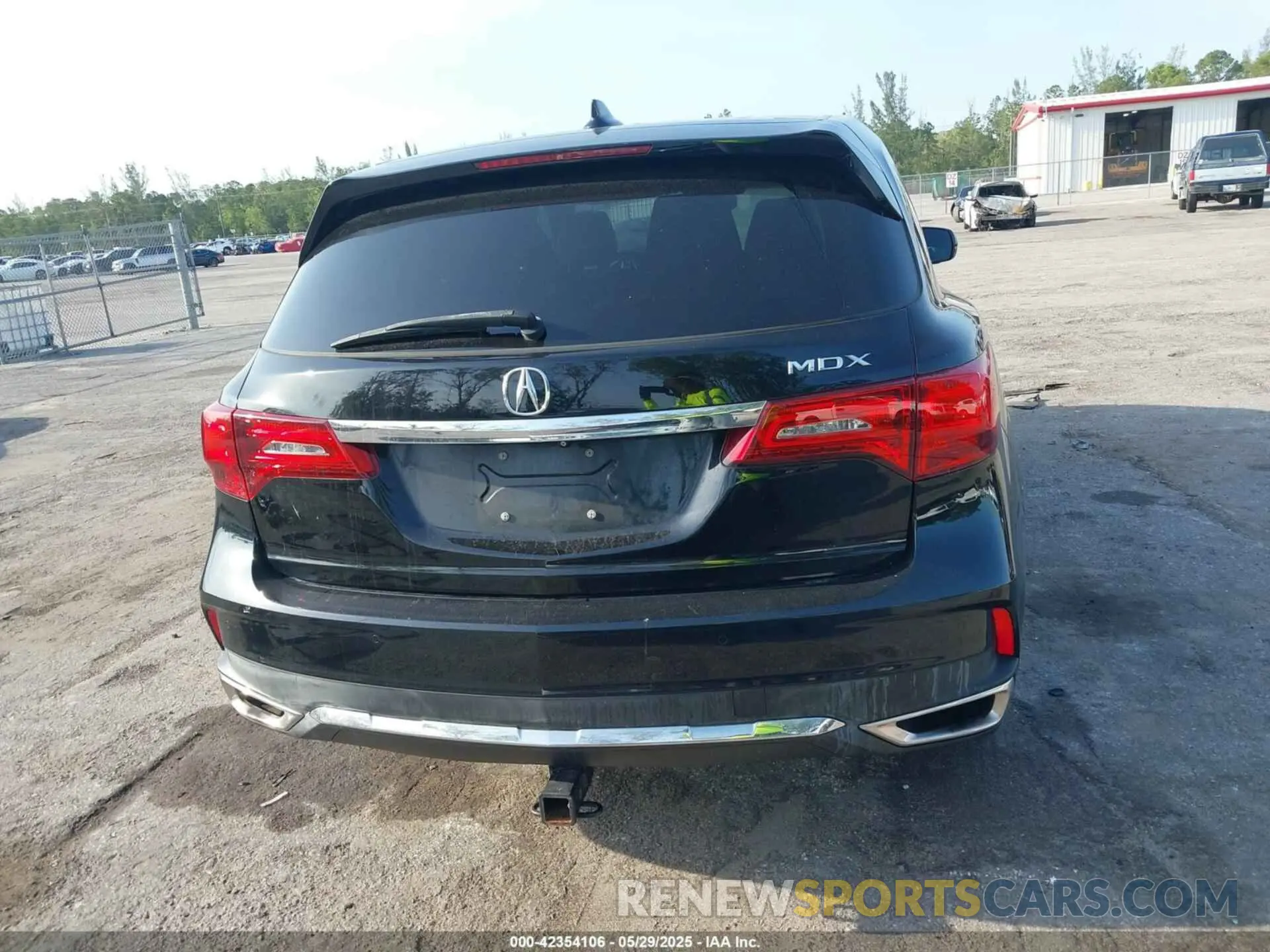 17 Photograph of a damaged car 5J8YD3H53LL005111 ACURA MDX 2020