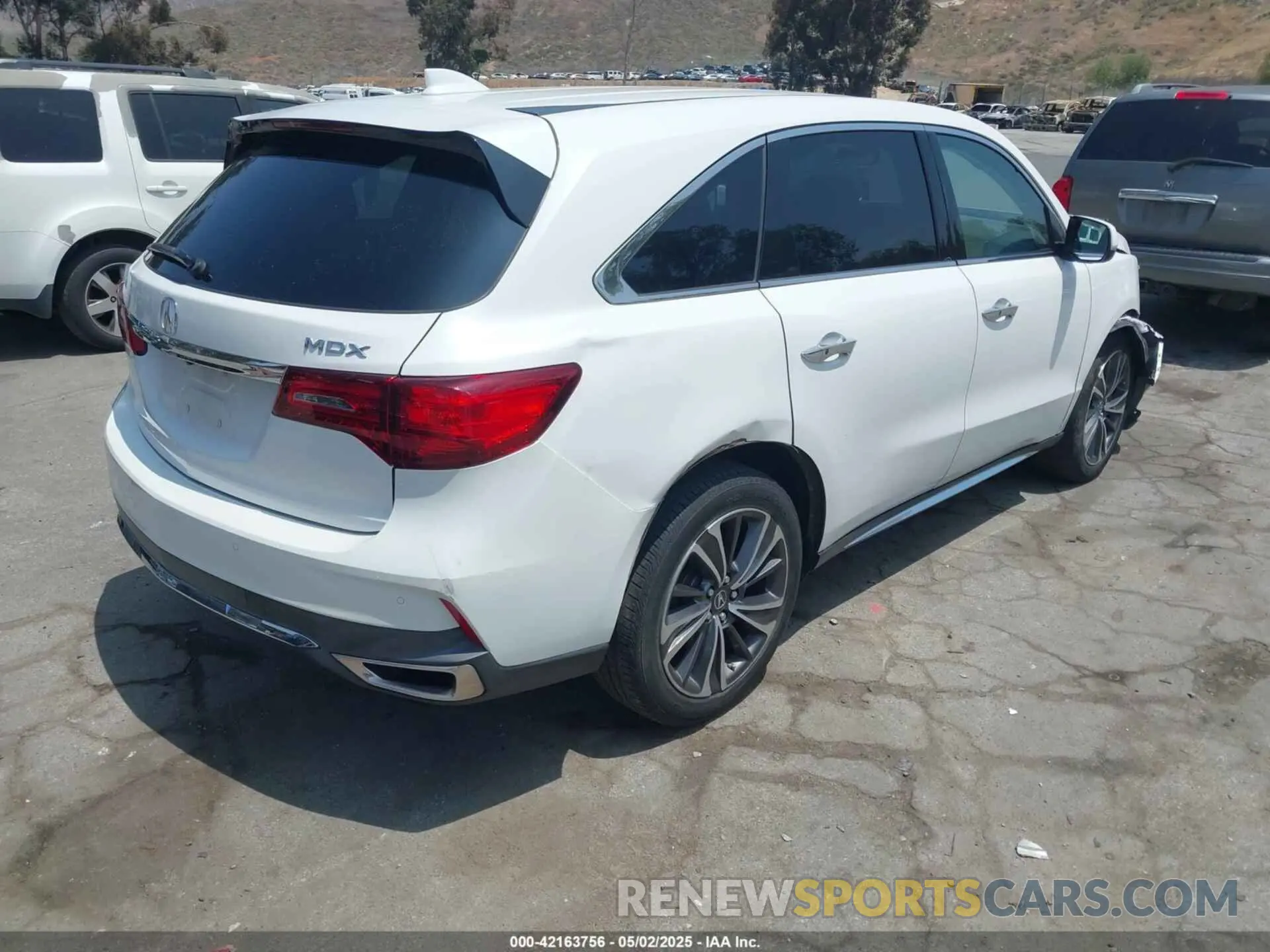 4 Photograph of a damaged car 5J8YD3H54LL001794 ACURA MDX 2020