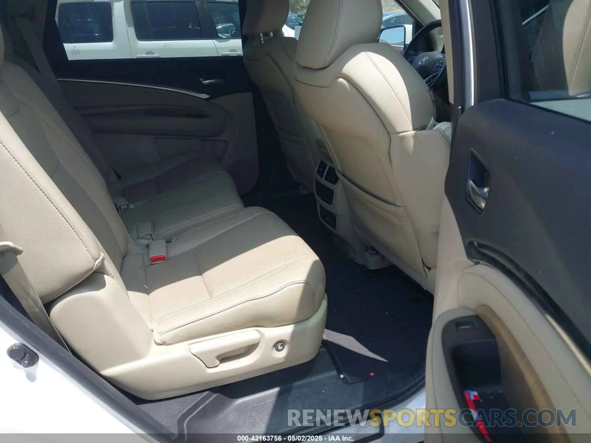 8 Photograph of a damaged car 5J8YD3H54LL001794 ACURA MDX 2020
