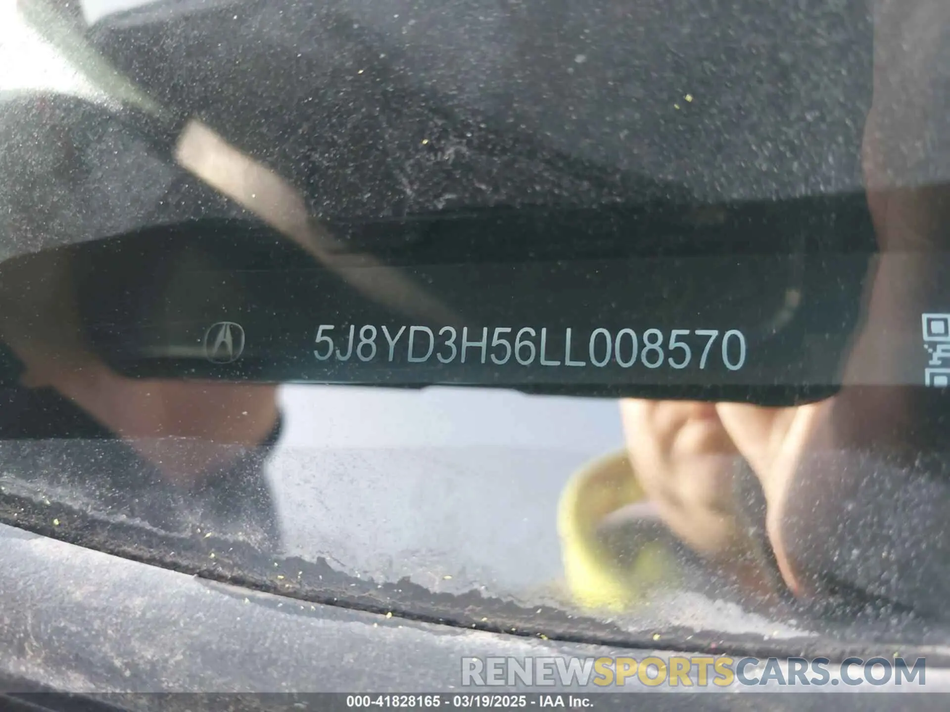 17 Photograph of a damaged car 5J8YD3H56LL008570 ACURA MDX 2020