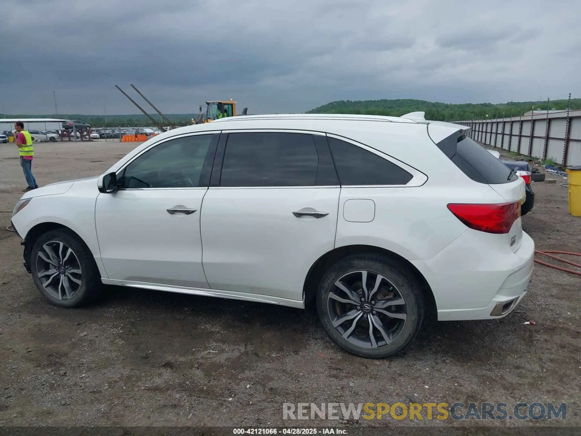 15 Photograph of a damaged car 5J8YD3H87LL008913 ACURA MDX 2020