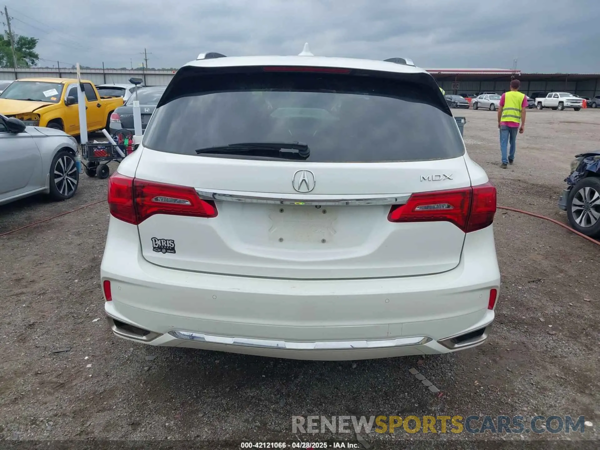 17 Photograph of a damaged car 5J8YD3H87LL008913 ACURA MDX 2020