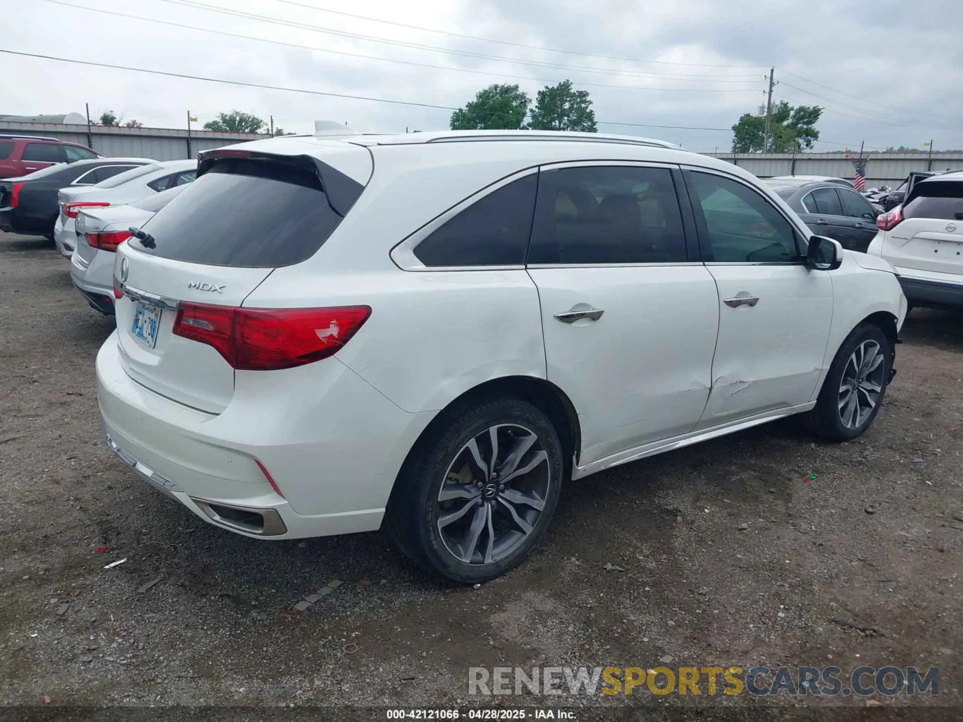 4 Photograph of a damaged car 5J8YD3H87LL008913 ACURA MDX 2020