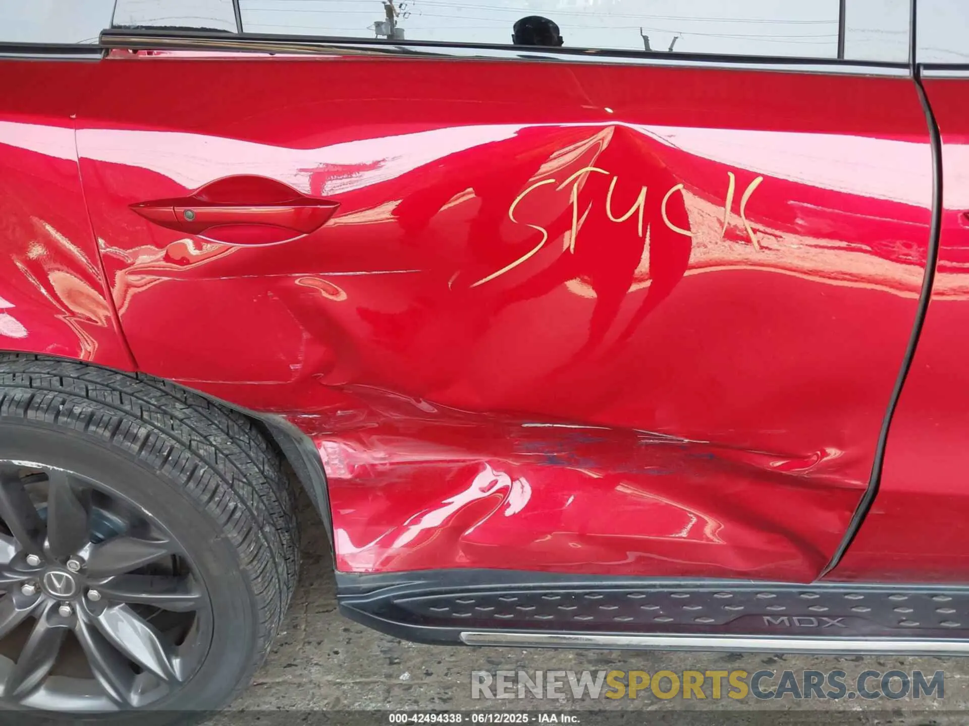 6 Photograph of a damaged car 5J8YD4H00LL025102 ACURA MDX 2020