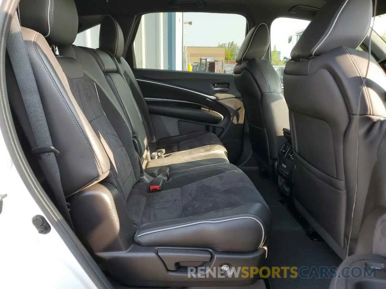 11 Photograph of a damaged car 5J8YD4H01LL801947 ACURA MDX 2020