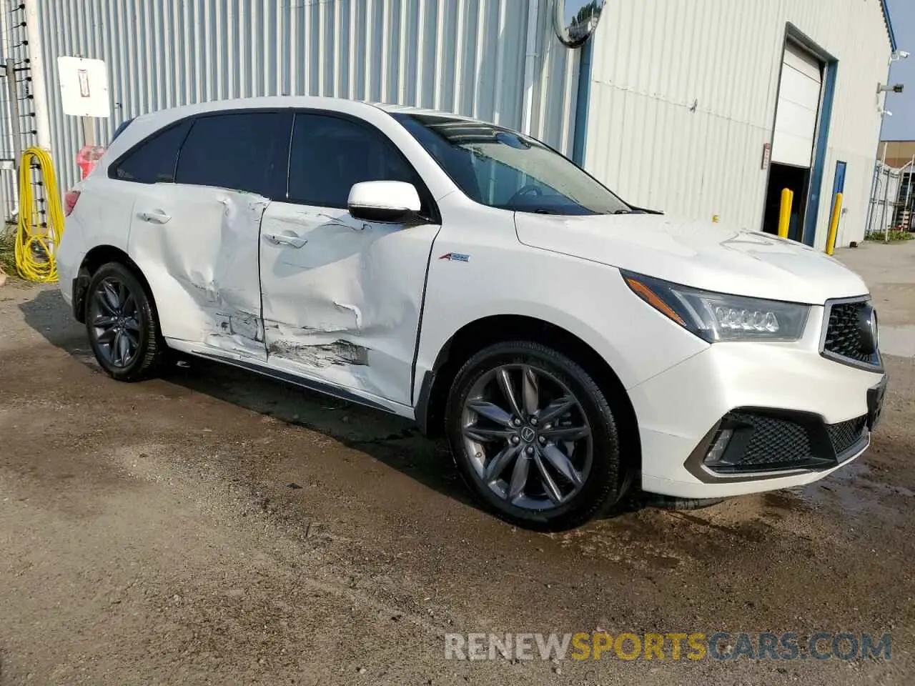 4 Photograph of a damaged car 5J8YD4H01LL801947 ACURA MDX 2020