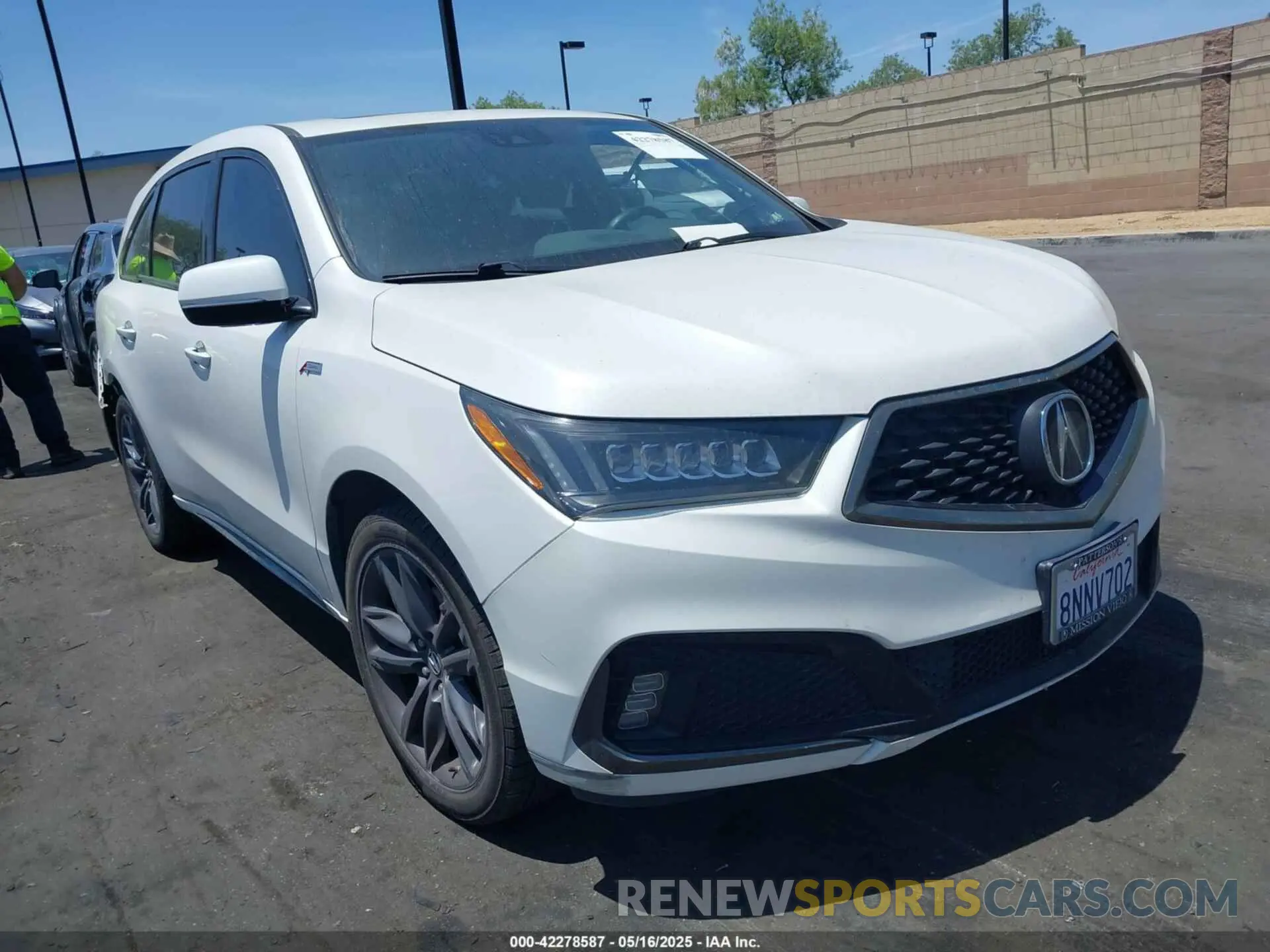 1 Photograph of a damaged car 5J8YD4H05LL012376 ACURA MDX 2020