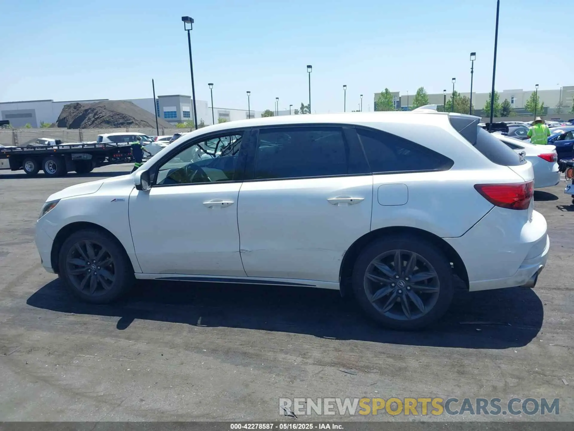15 Photograph of a damaged car 5J8YD4H05LL012376 ACURA MDX 2020