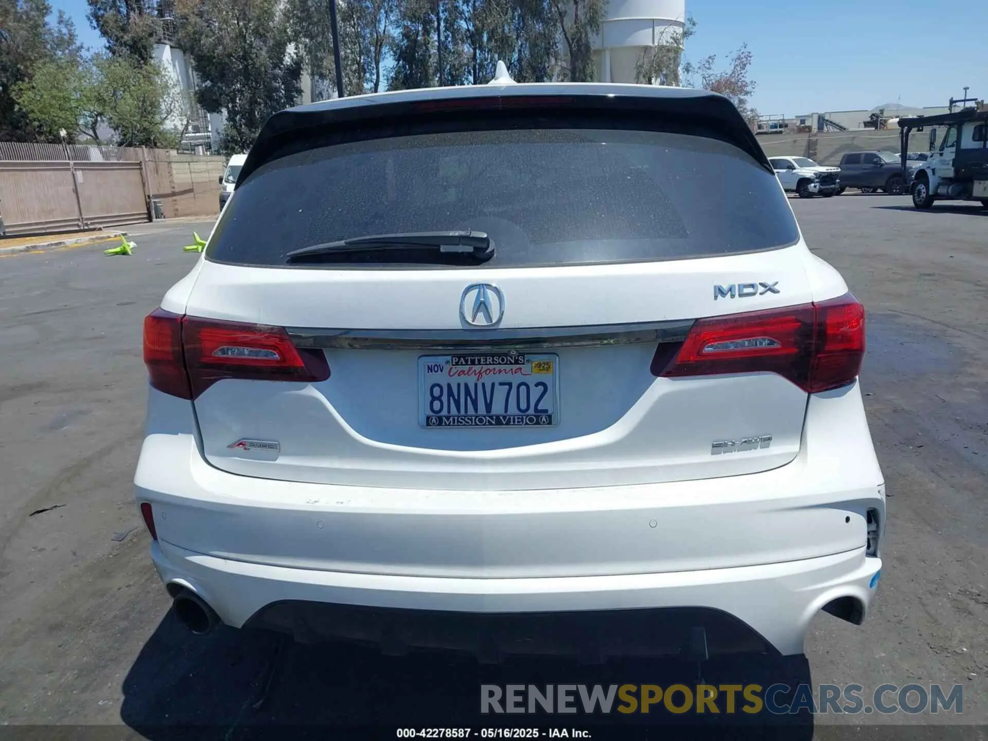 17 Photograph of a damaged car 5J8YD4H05LL012376 ACURA MDX 2020