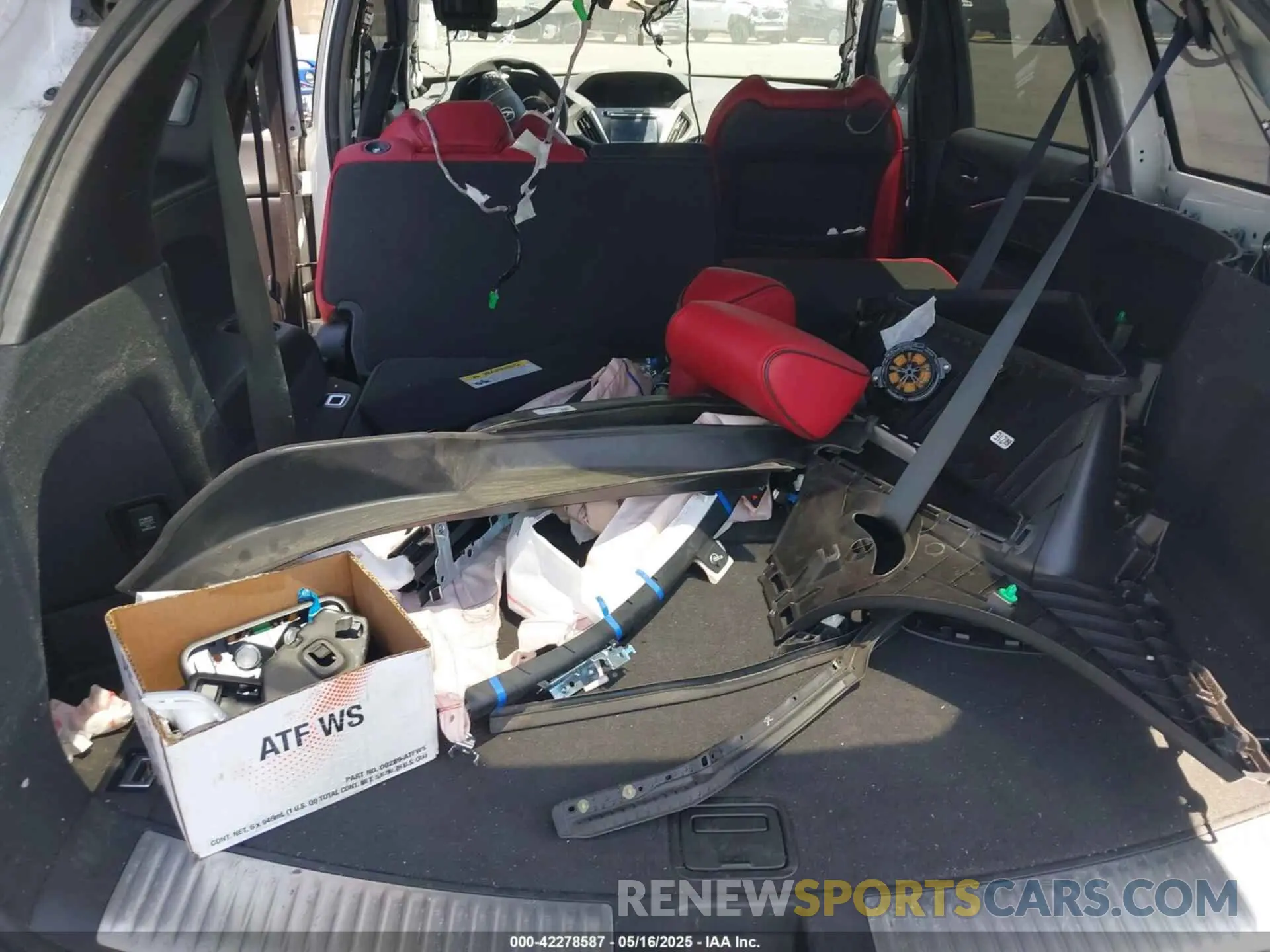 19 Photograph of a damaged car 5J8YD4H05LL012376 ACURA MDX 2020