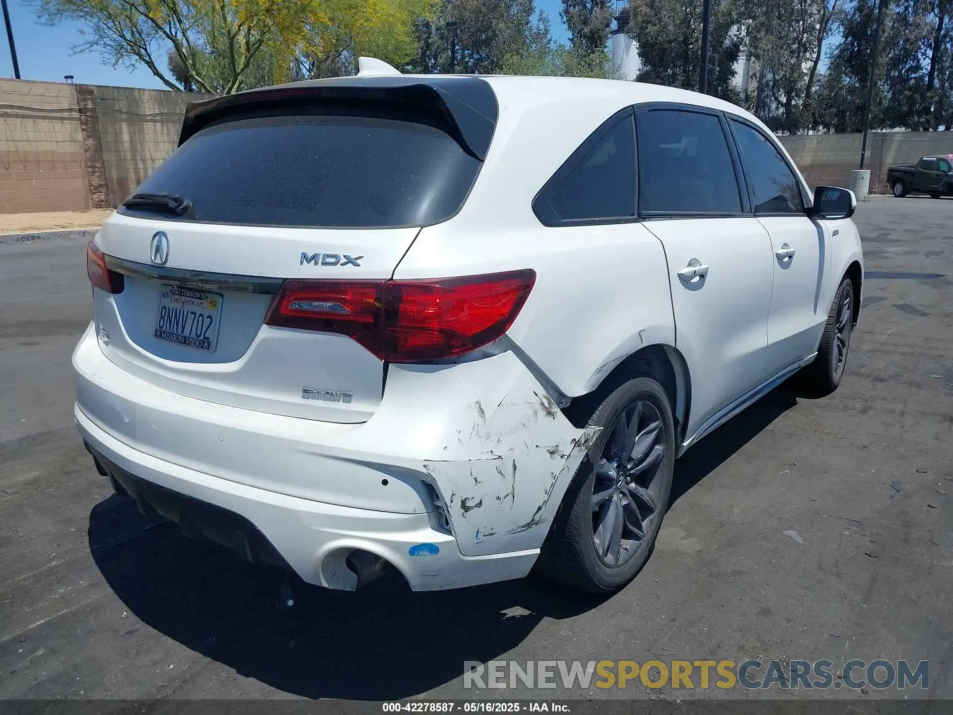 4 Photograph of a damaged car 5J8YD4H05LL012376 ACURA MDX 2020