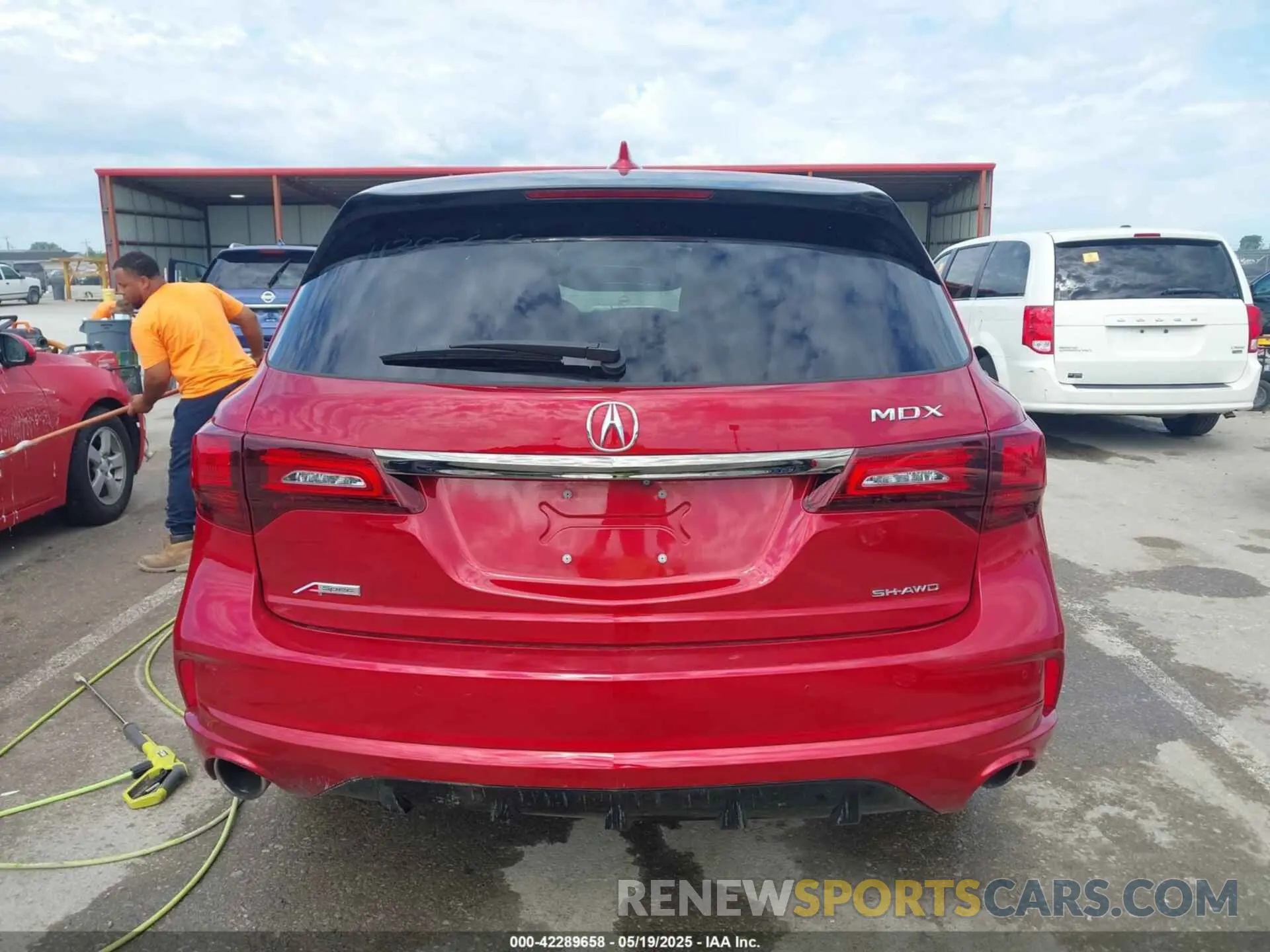 15 Photograph of a damaged car 5J8YD4H07LL025145 ACURA MDX 2020