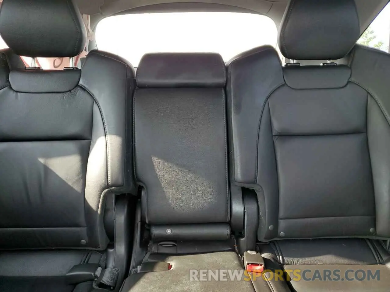 10 Photograph of a damaged car 5J8YD4H30LL047577 ACURA MDX 2020