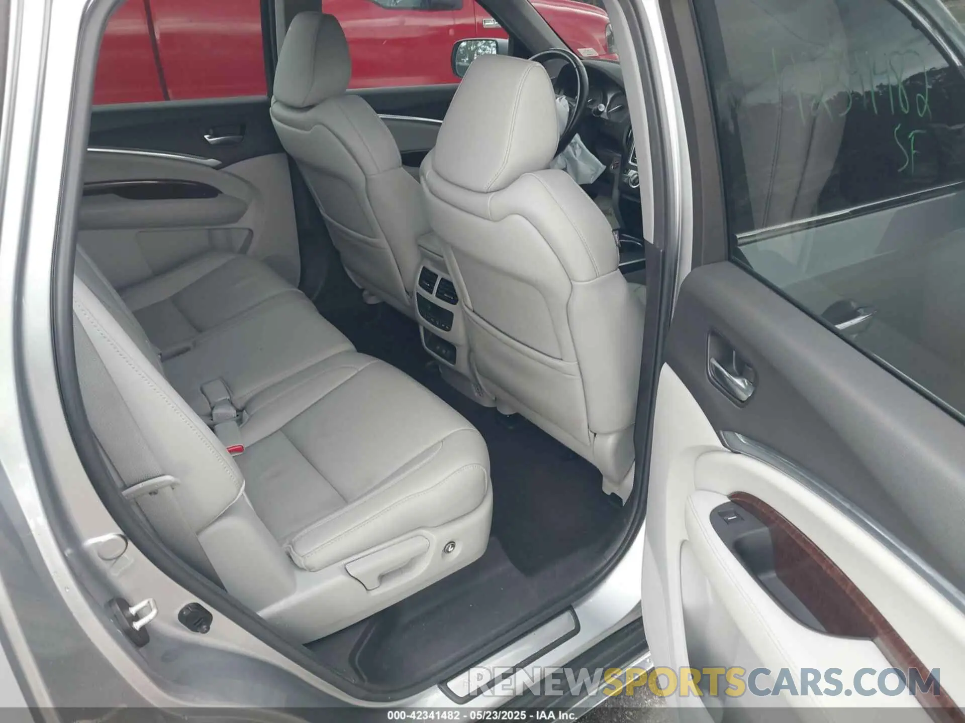 8 Photograph of a damaged car 5J8YD4H30LL051645 ACURA MDX 2020