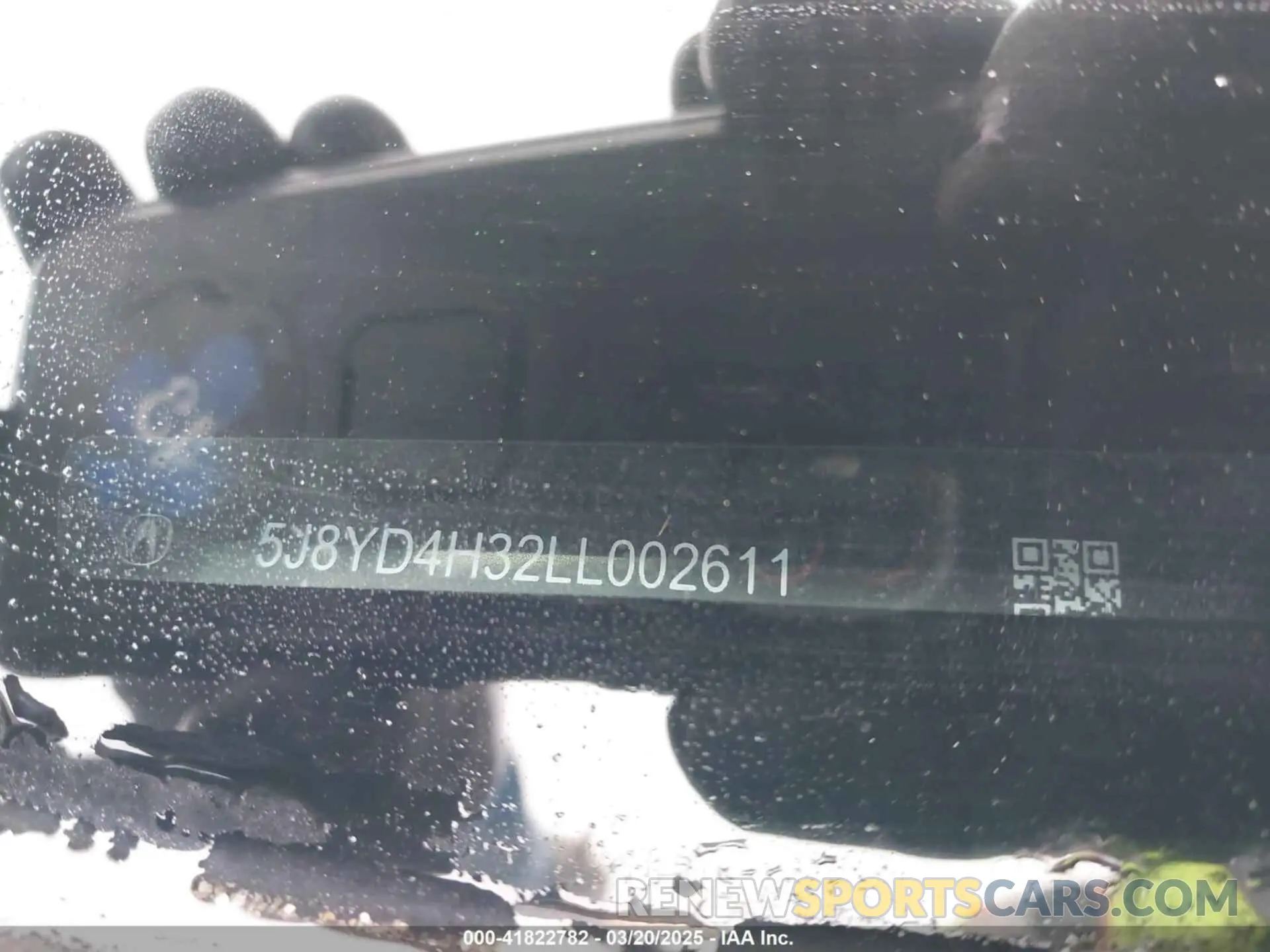 17 Photograph of a damaged car 5J8YD4H32LL002611 ACURA MDX 2020