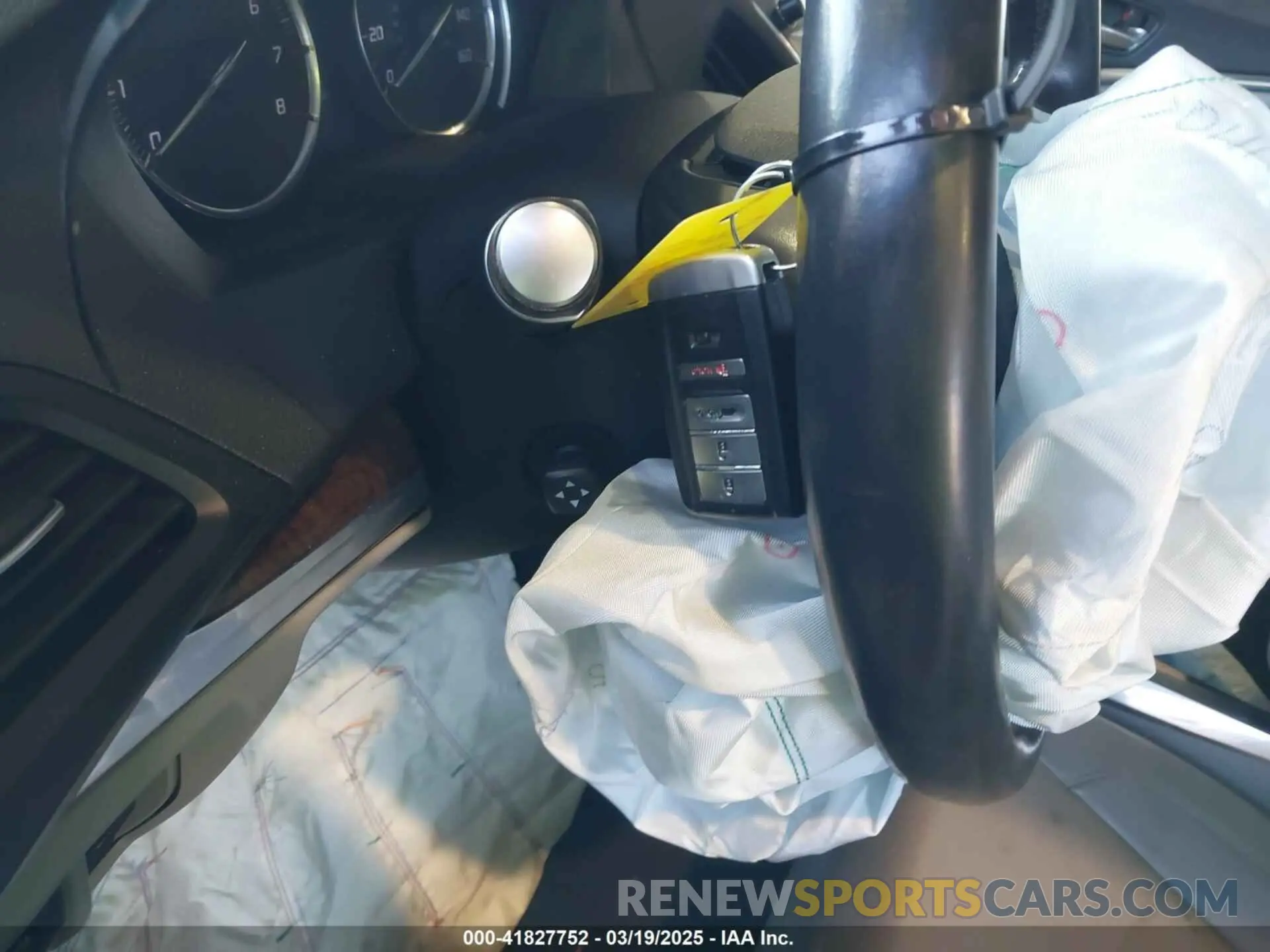 11 Photograph of a damaged car 5J8YD4H33LL036119 ACURA MDX 2020