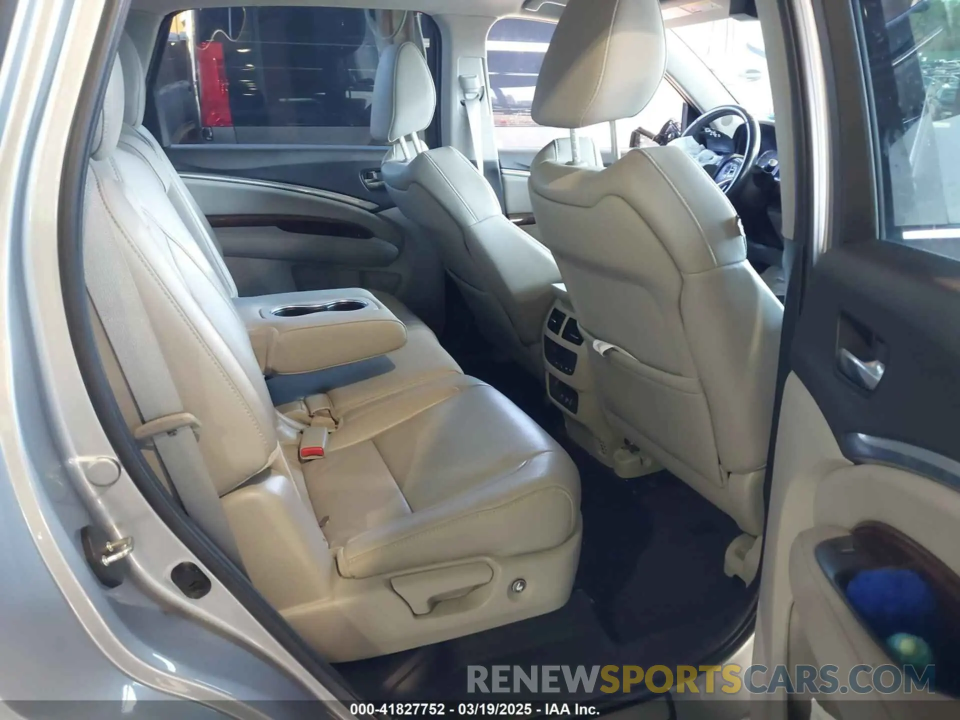 8 Photograph of a damaged car 5J8YD4H33LL036119 ACURA MDX 2020