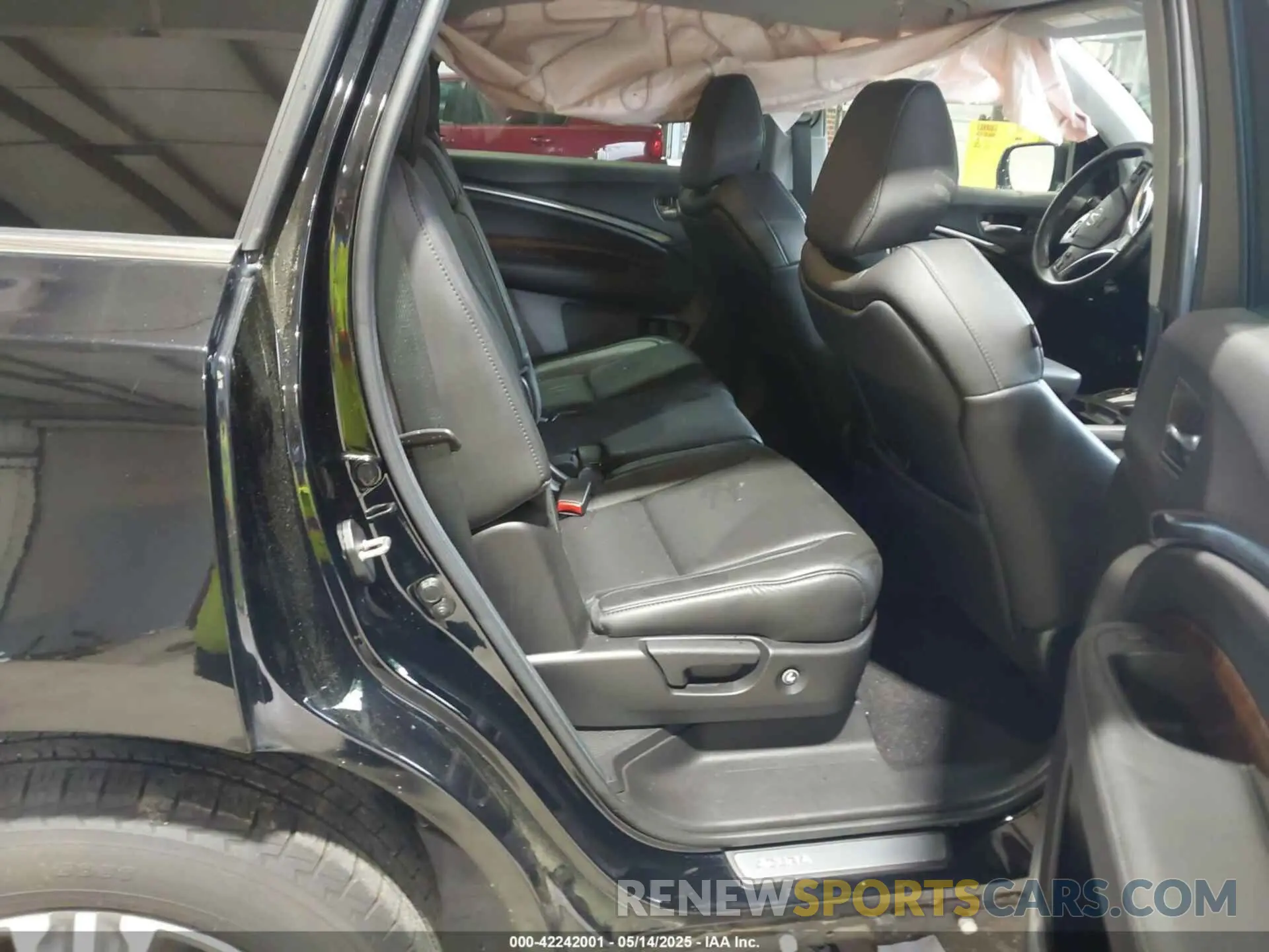 8 Photograph of a damaged car 5J8YD4H36LL019069 ACURA MDX 2020