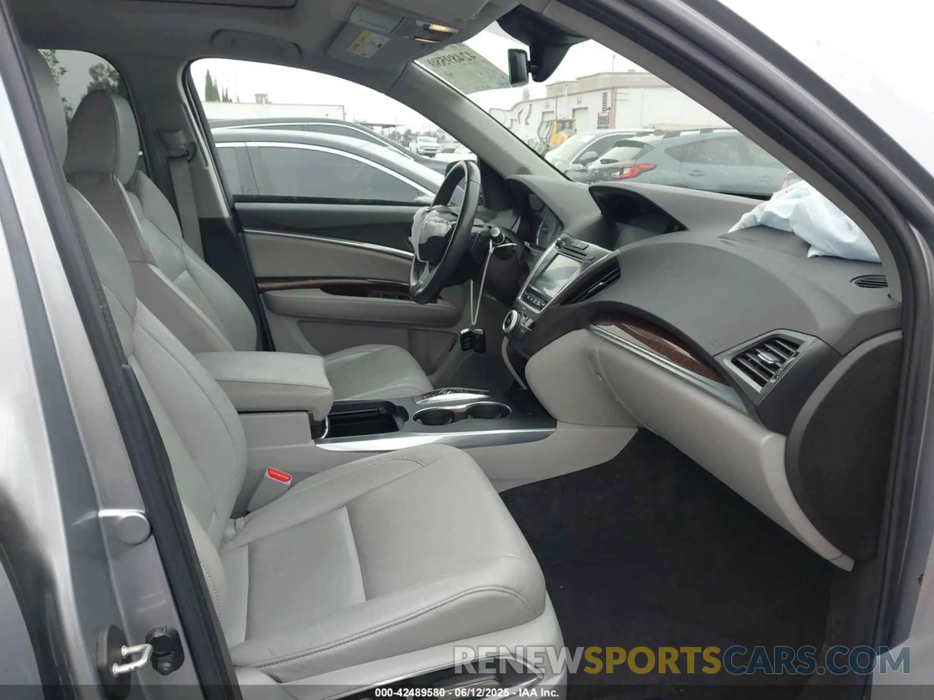 5 Photograph of a damaged car 5J8YD4H36LL043713 ACURA MDX 2020