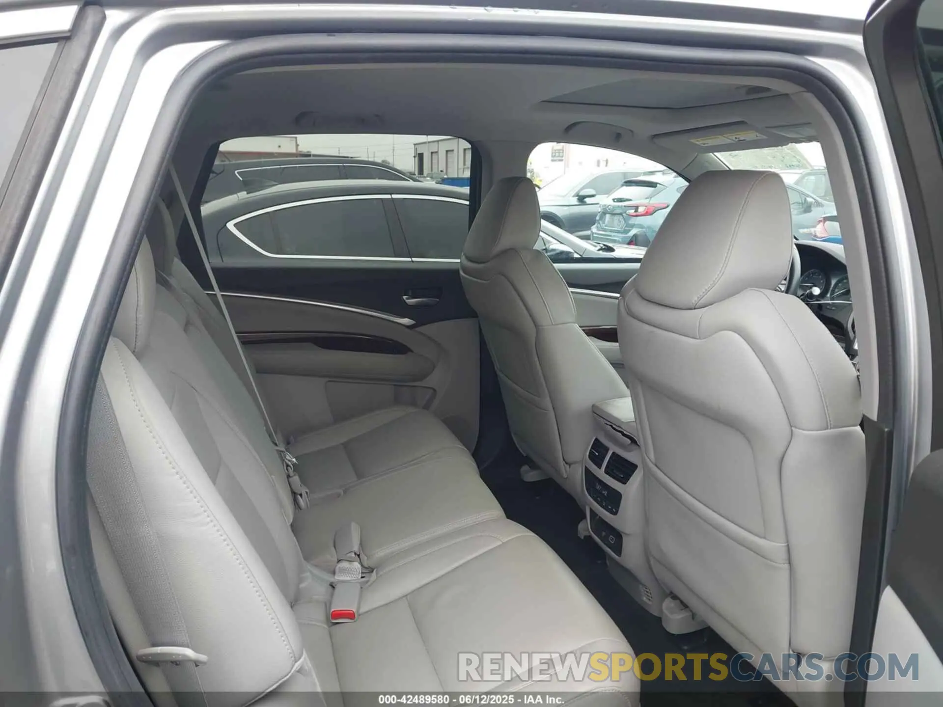 8 Photograph of a damaged car 5J8YD4H36LL043713 ACURA MDX 2020