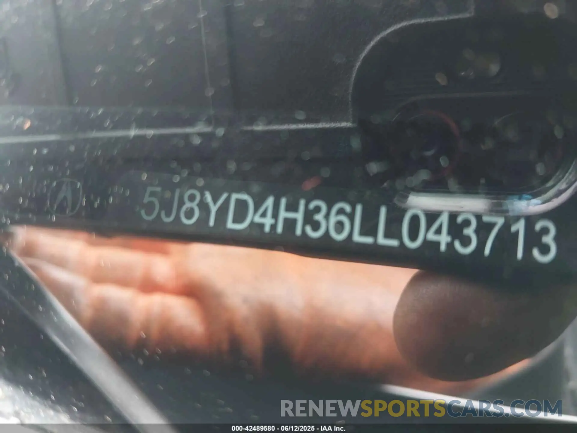 9 Photograph of a damaged car 5J8YD4H36LL043713 ACURA MDX 2020