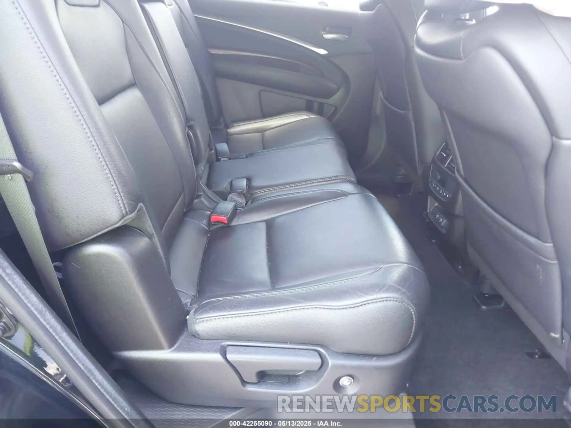 8 Photograph of a damaged car 5J8YD4H37LL004130 ACURA MDX 2020