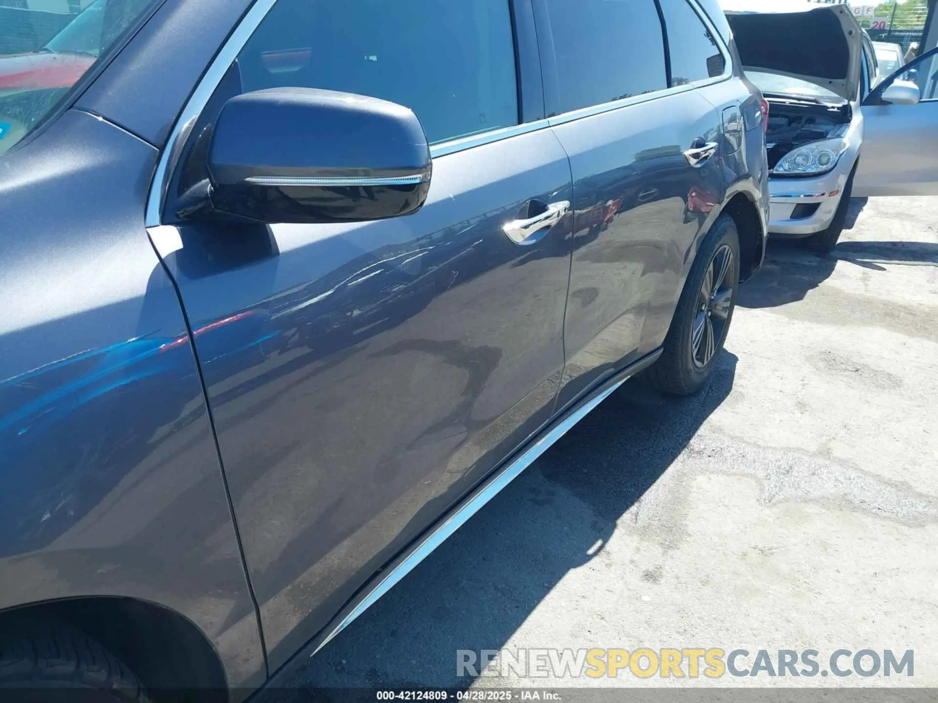17 Photograph of a damaged car 5J8YD4H39LL001634 ACURA MDX 2020
