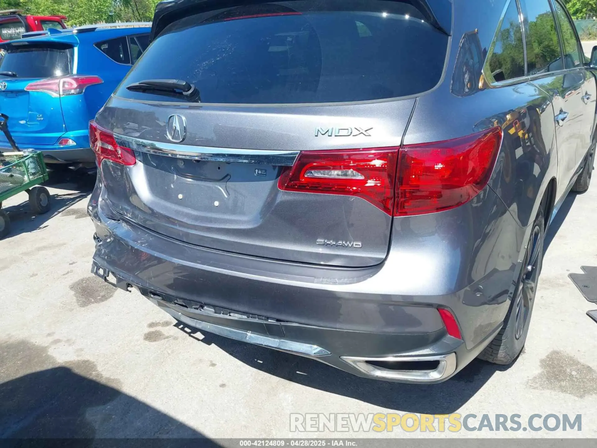 19 Photograph of a damaged car 5J8YD4H39LL001634 ACURA MDX 2020