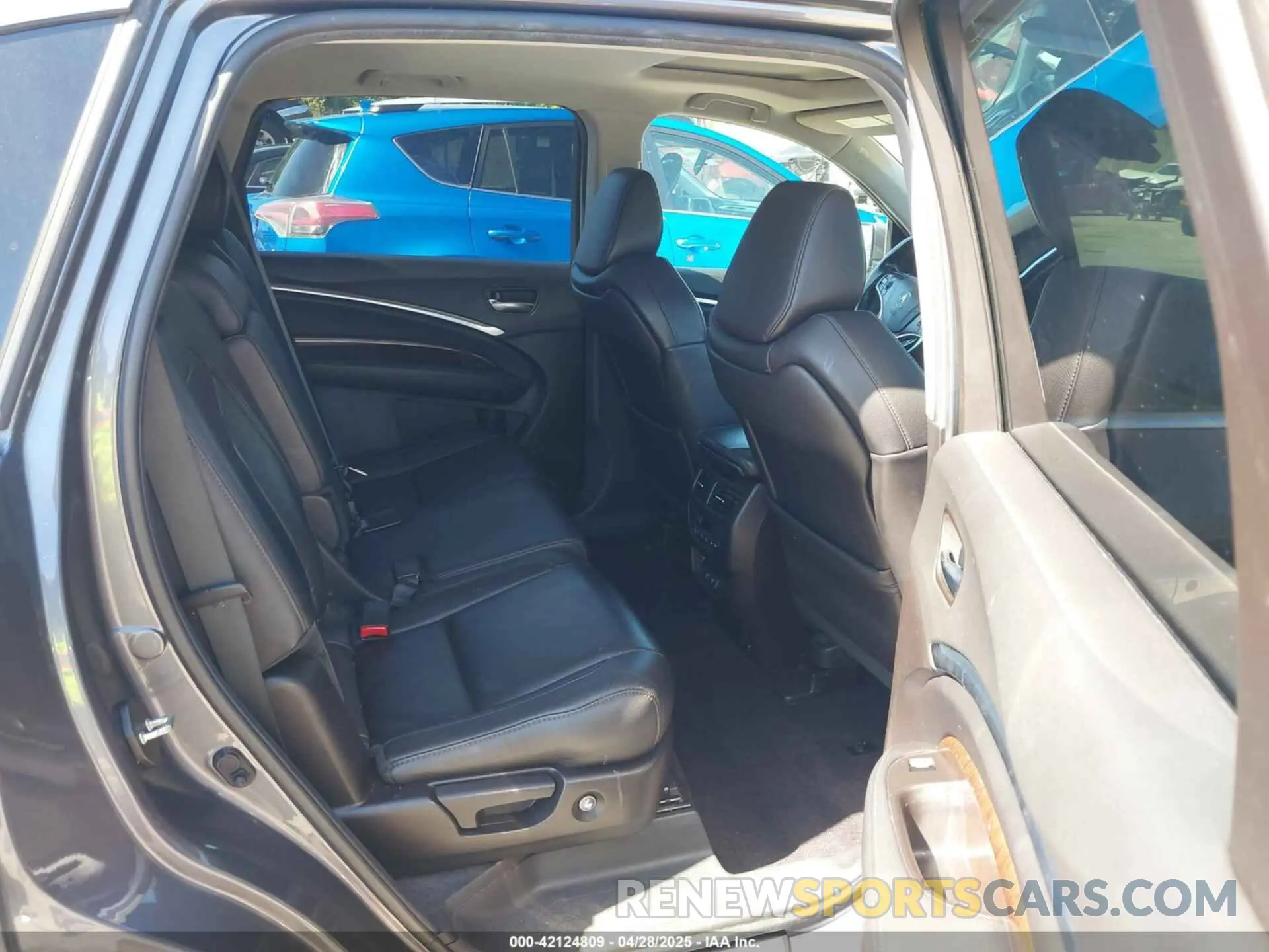 8 Photograph of a damaged car 5J8YD4H39LL001634 ACURA MDX 2020