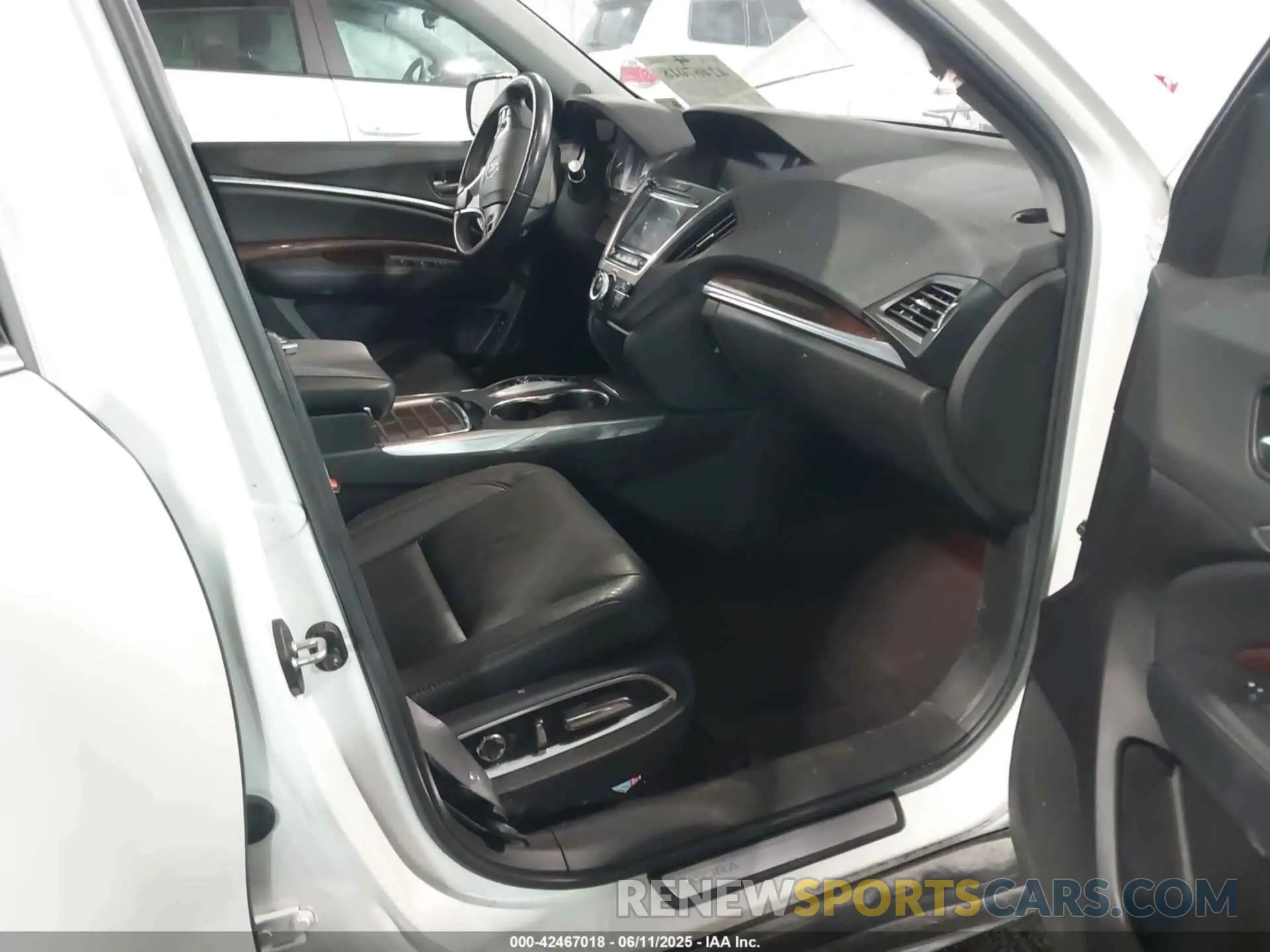 5 Photograph of a damaged car 5J8YD4H39LL041941 ACURA MDX 2020