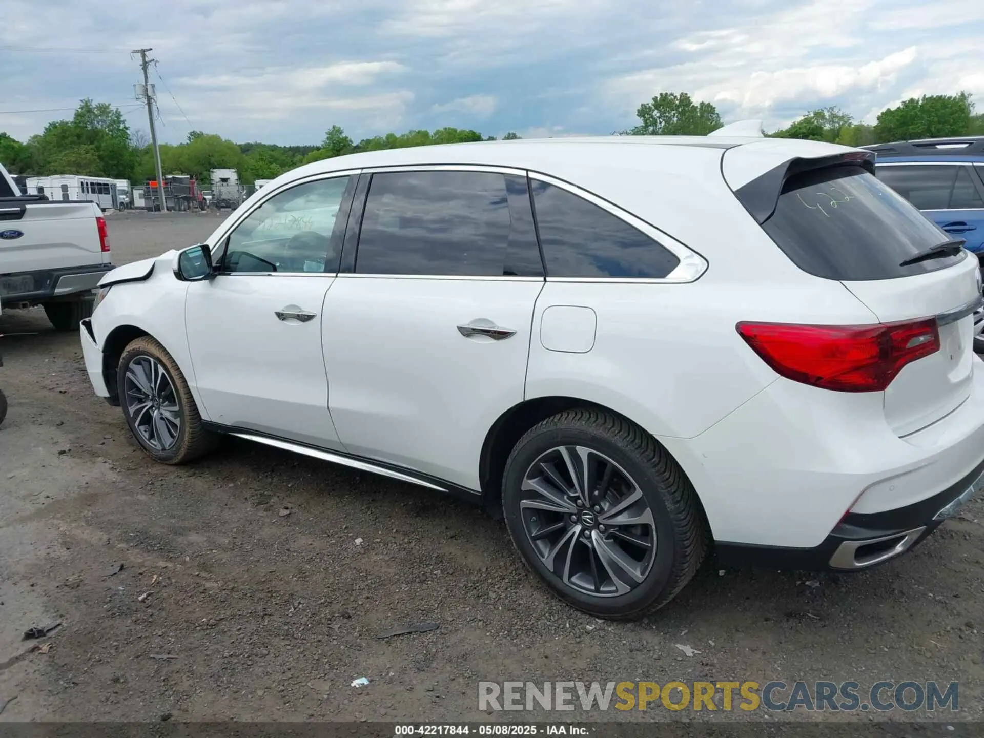 14 Photograph of a damaged car 5J8YD4H51LL020681 ACURA MDX 2020