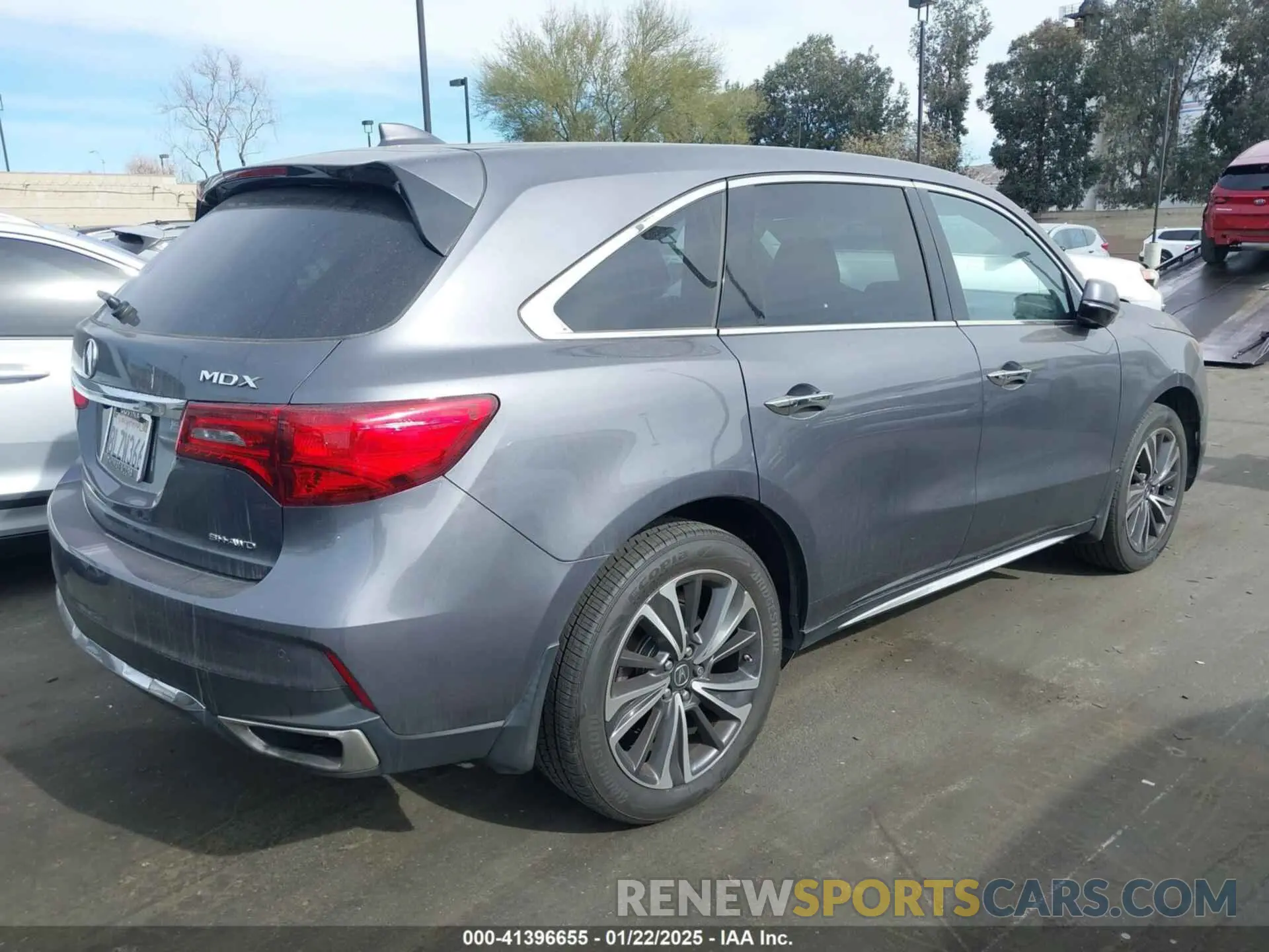 4 Photograph of a damaged car 5J8YD4H59LL002218 ACURA MDX 2020