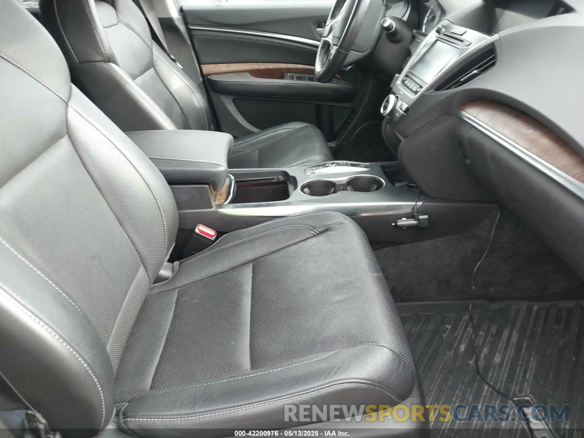 5 Photograph of a damaged car 5J8YD4H5XLL005970 ACURA MDX 2020