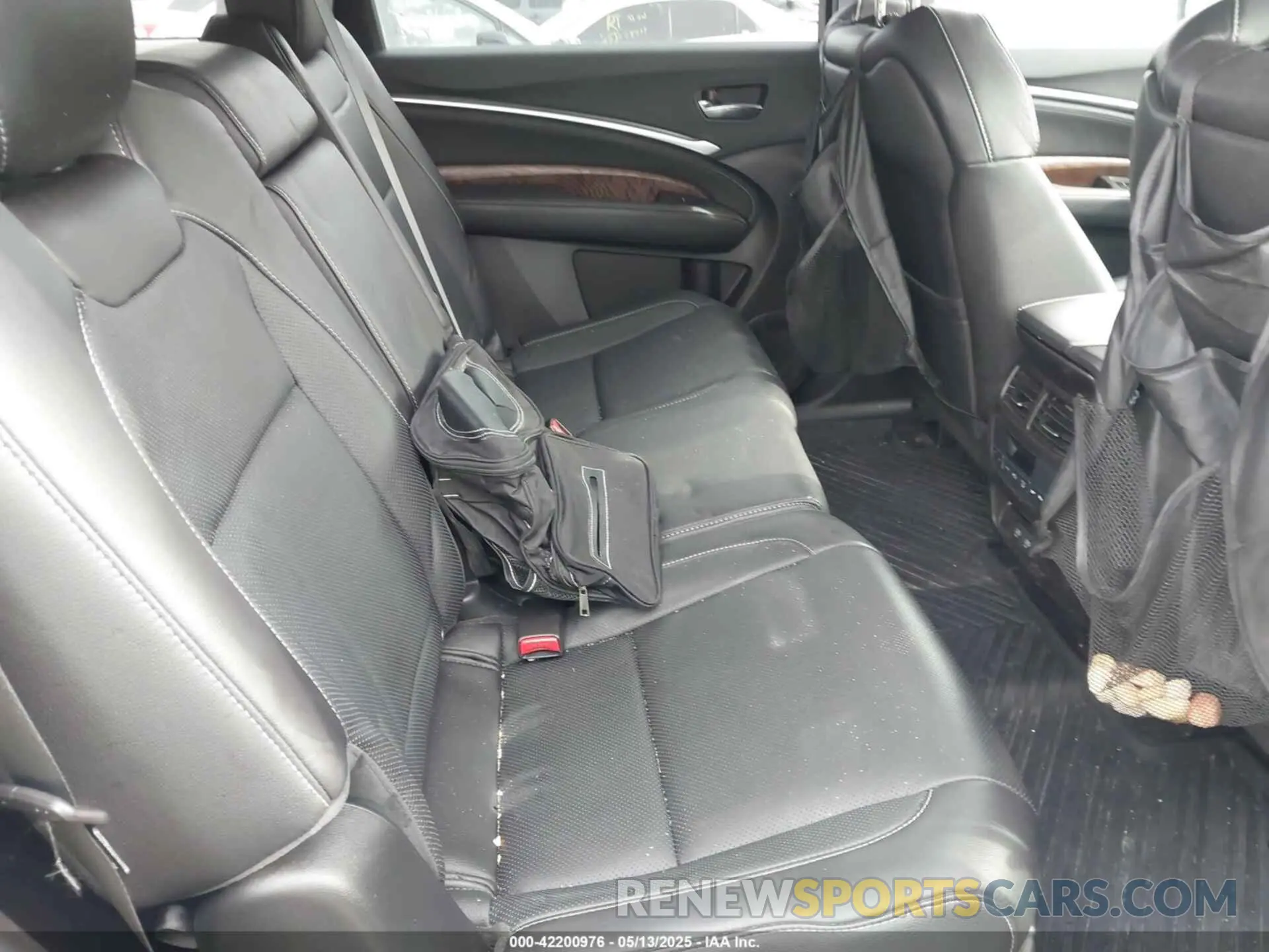 8 Photograph of a damaged car 5J8YD4H5XLL005970 ACURA MDX 2020