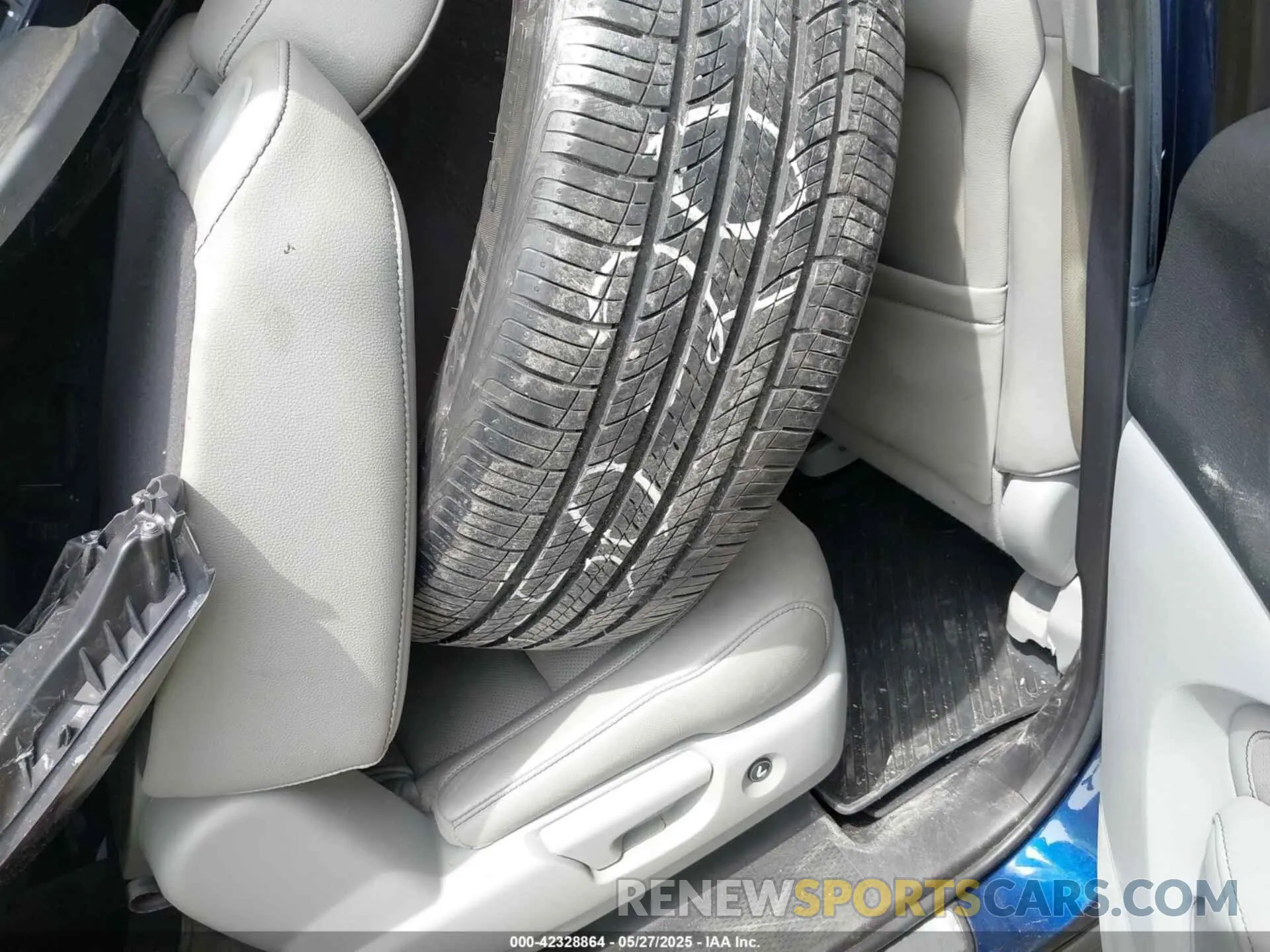 8 Photograph of a damaged car 5J8YD4H5XLL057051 ACURA MDX 2020